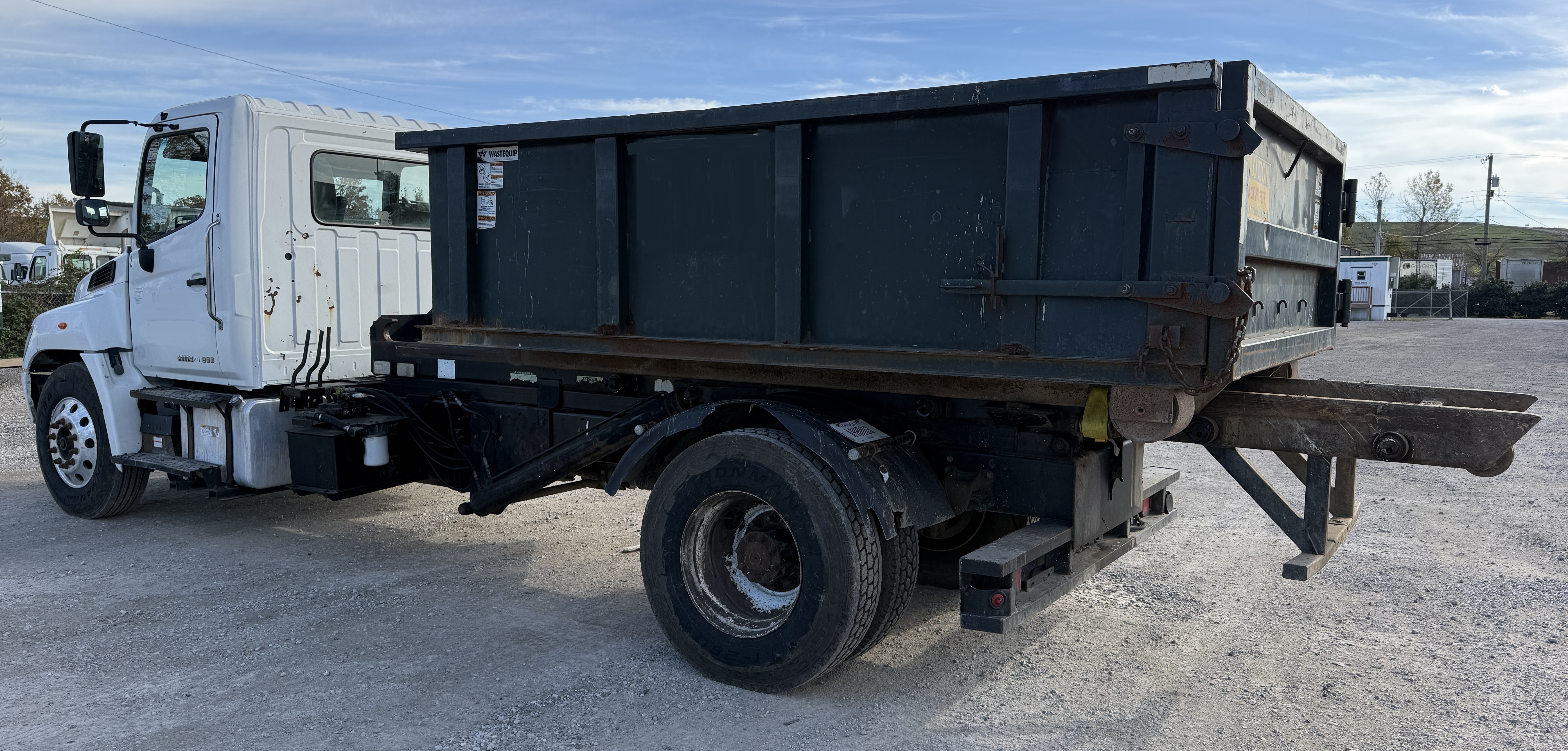 2019 HINO 268A - view 4 of 36