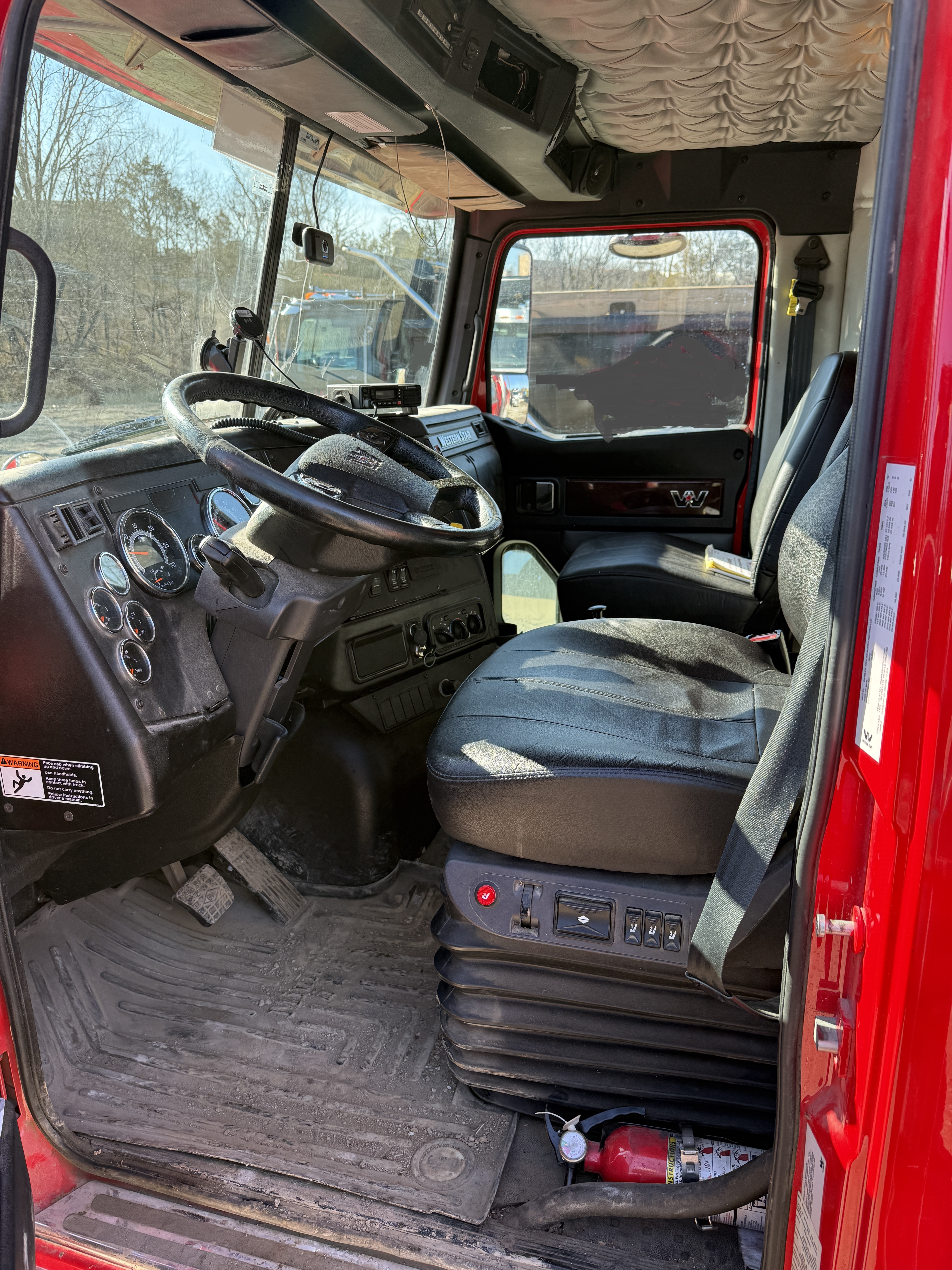 2023 WESTERN STAR 4700 SB - Image 10