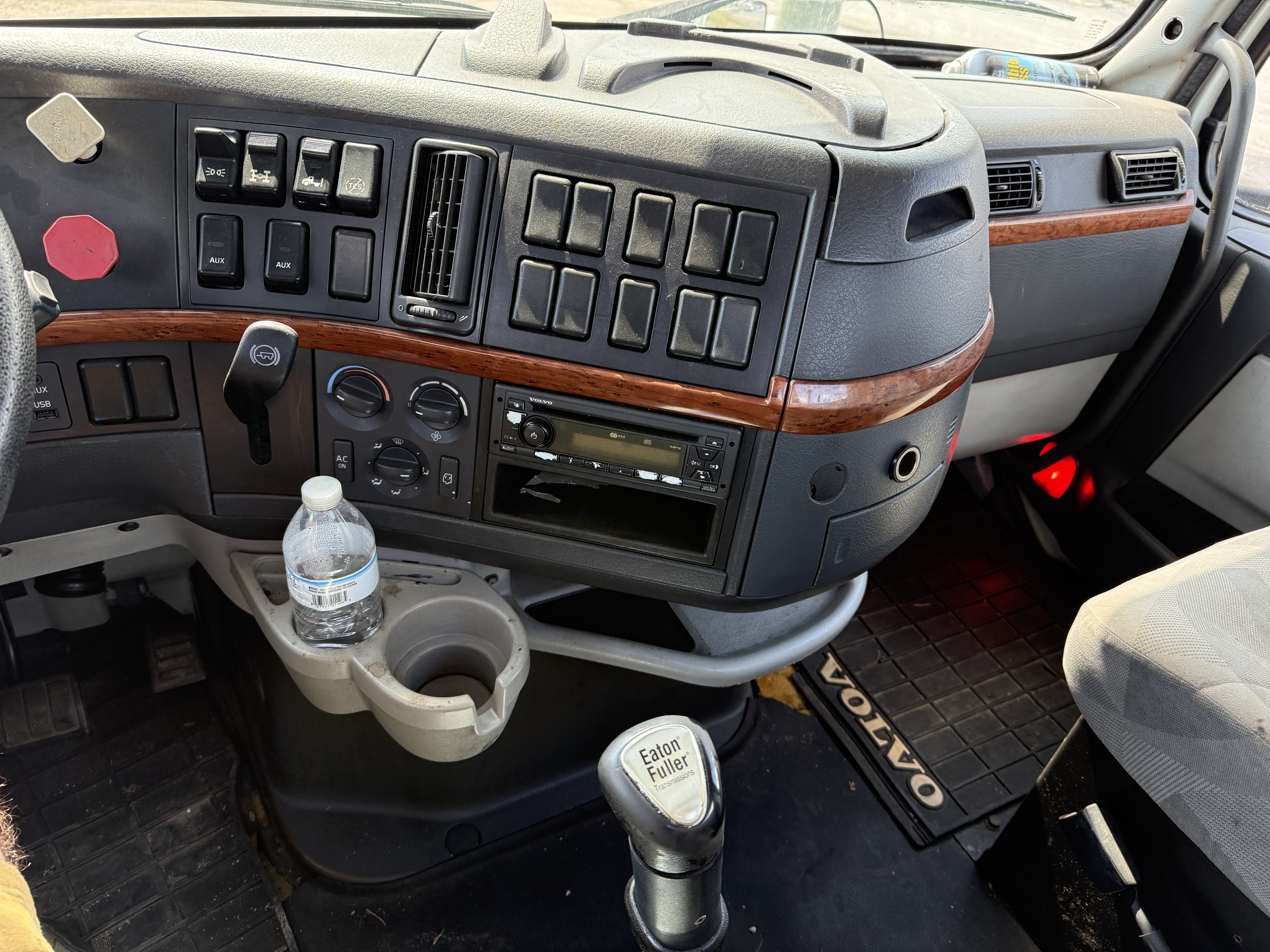 2012 VOLVO VNL64T300 - view 19 of 23