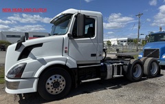 2012 VOLVO VNL64T300 - Image 1