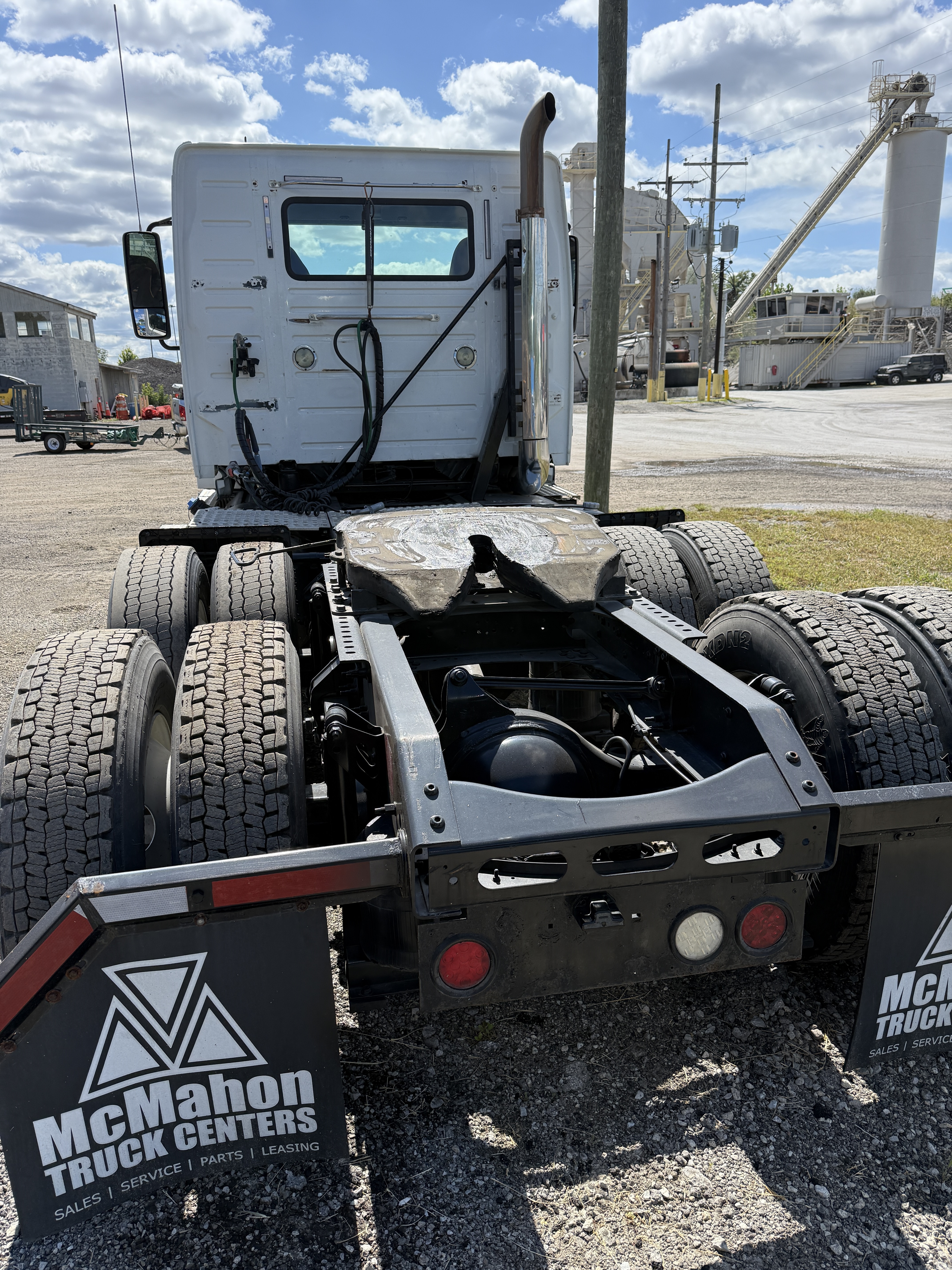 2012 VOLVO VNL64T300 - view 5 of 23