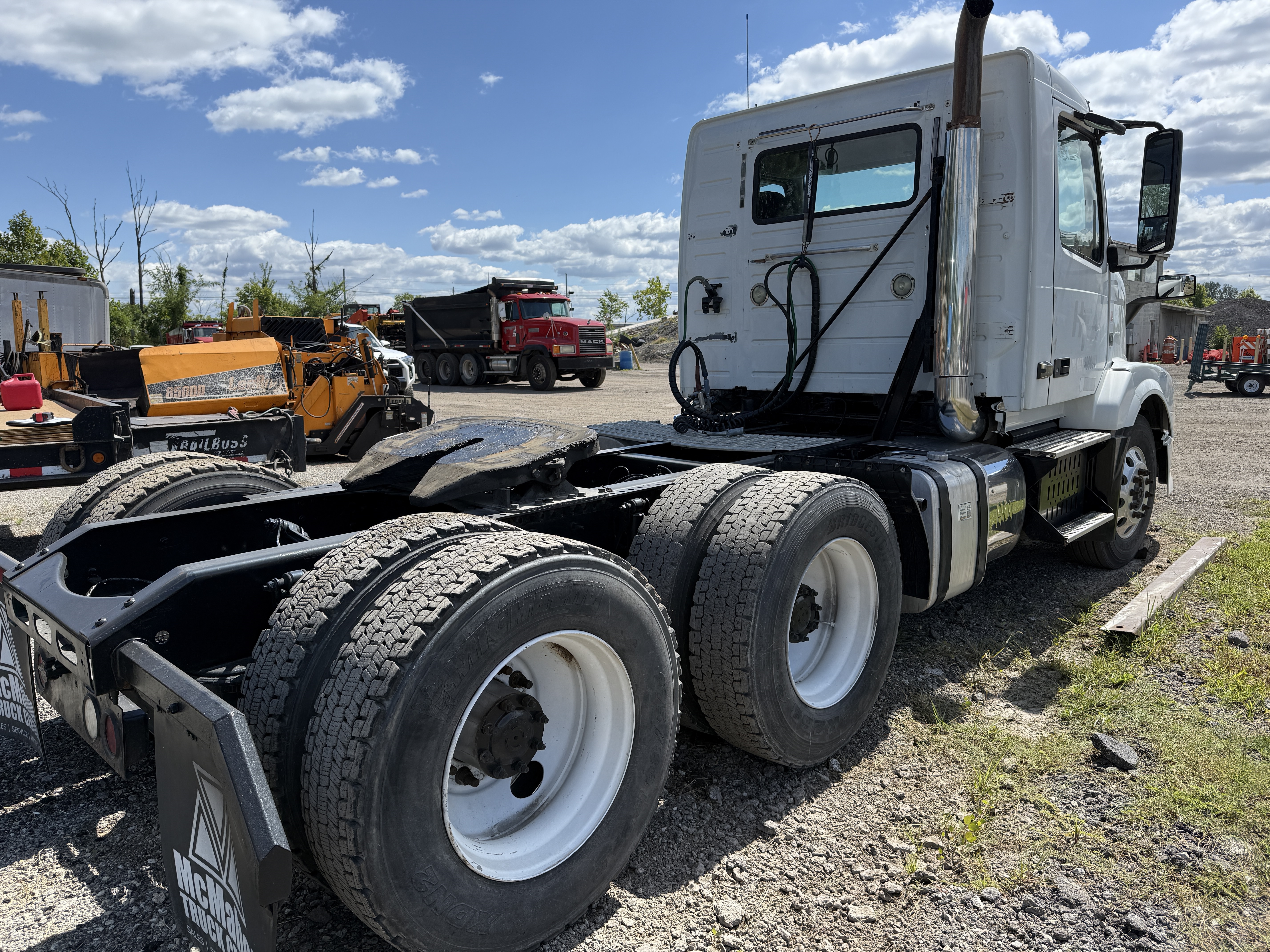 2012 VOLVO VNL64T300 - view 6 of 23