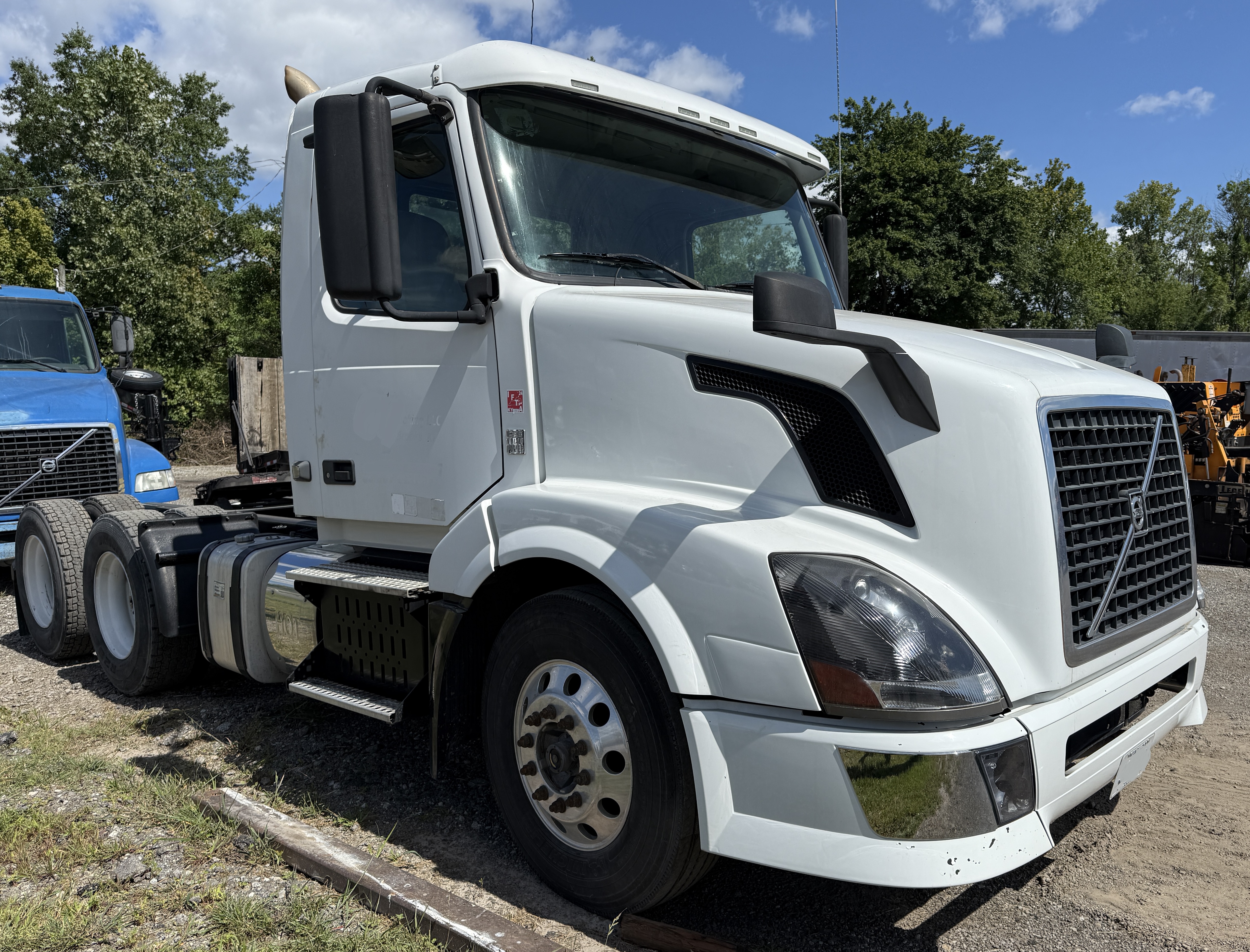 2012 VOLVO VNL64T300 - view 9 of 23