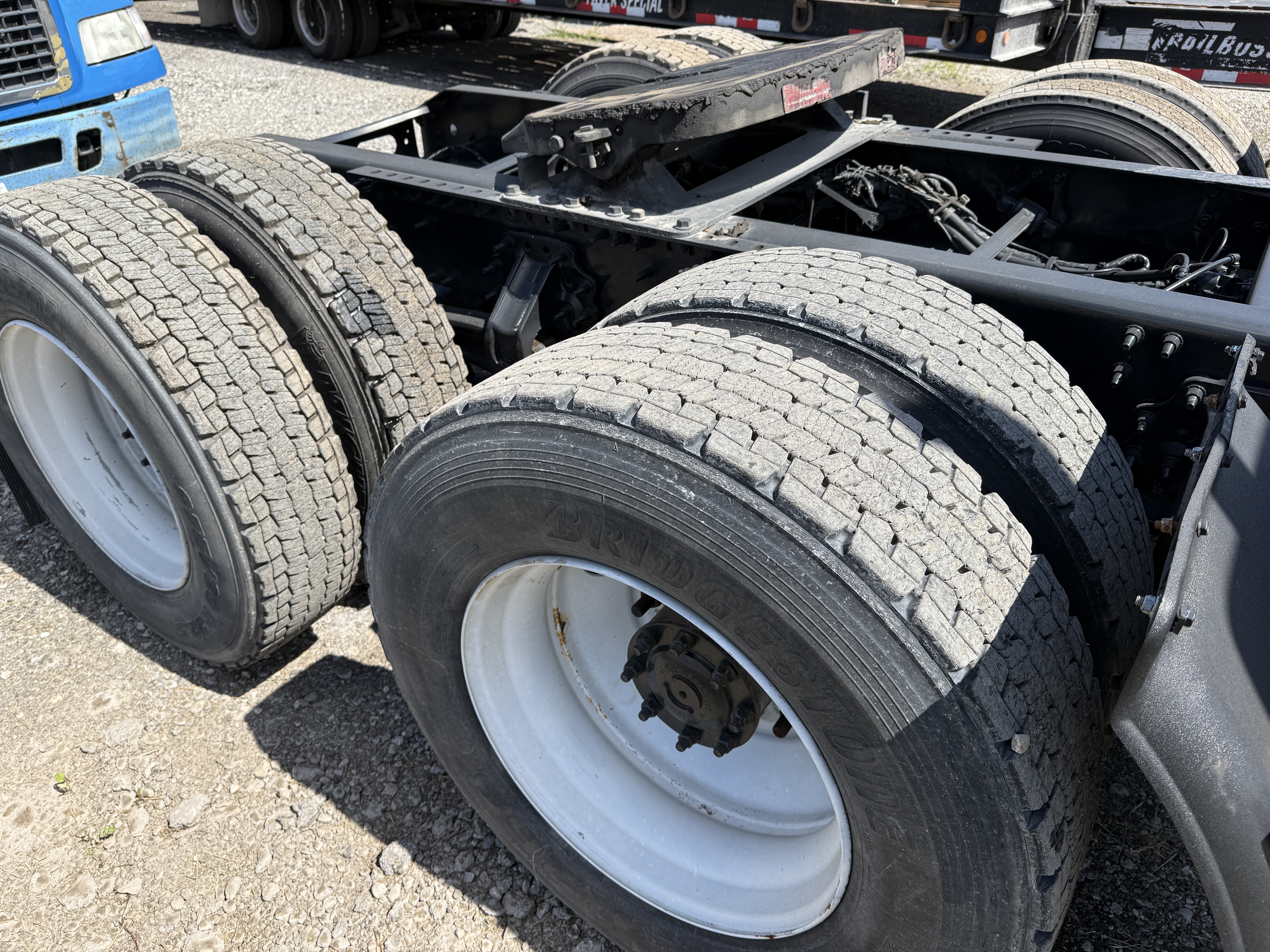 2012 VOLVO VNL64T300 - view 14 of 23