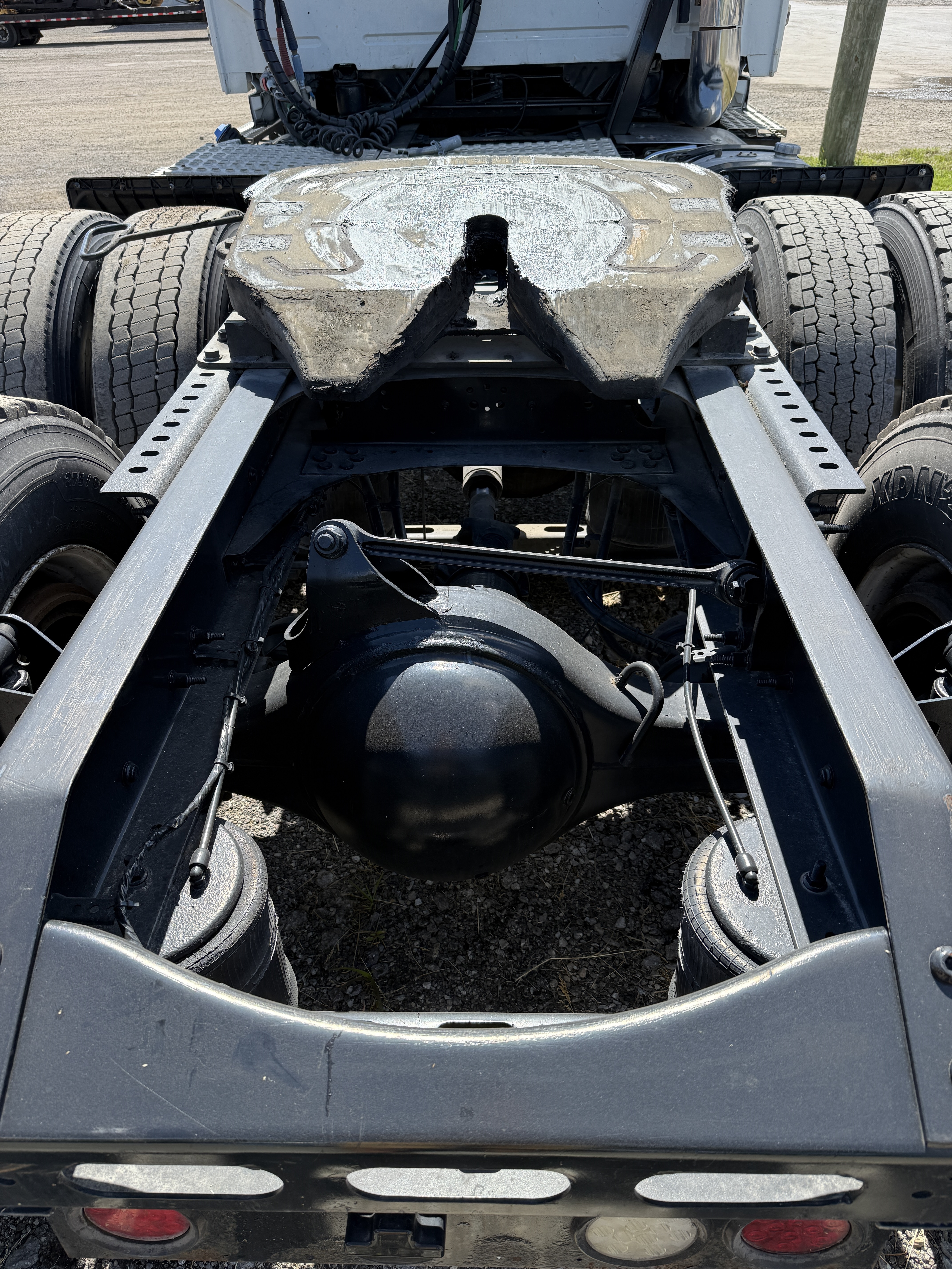 2012 VOLVO VNL64T300 - Image 12