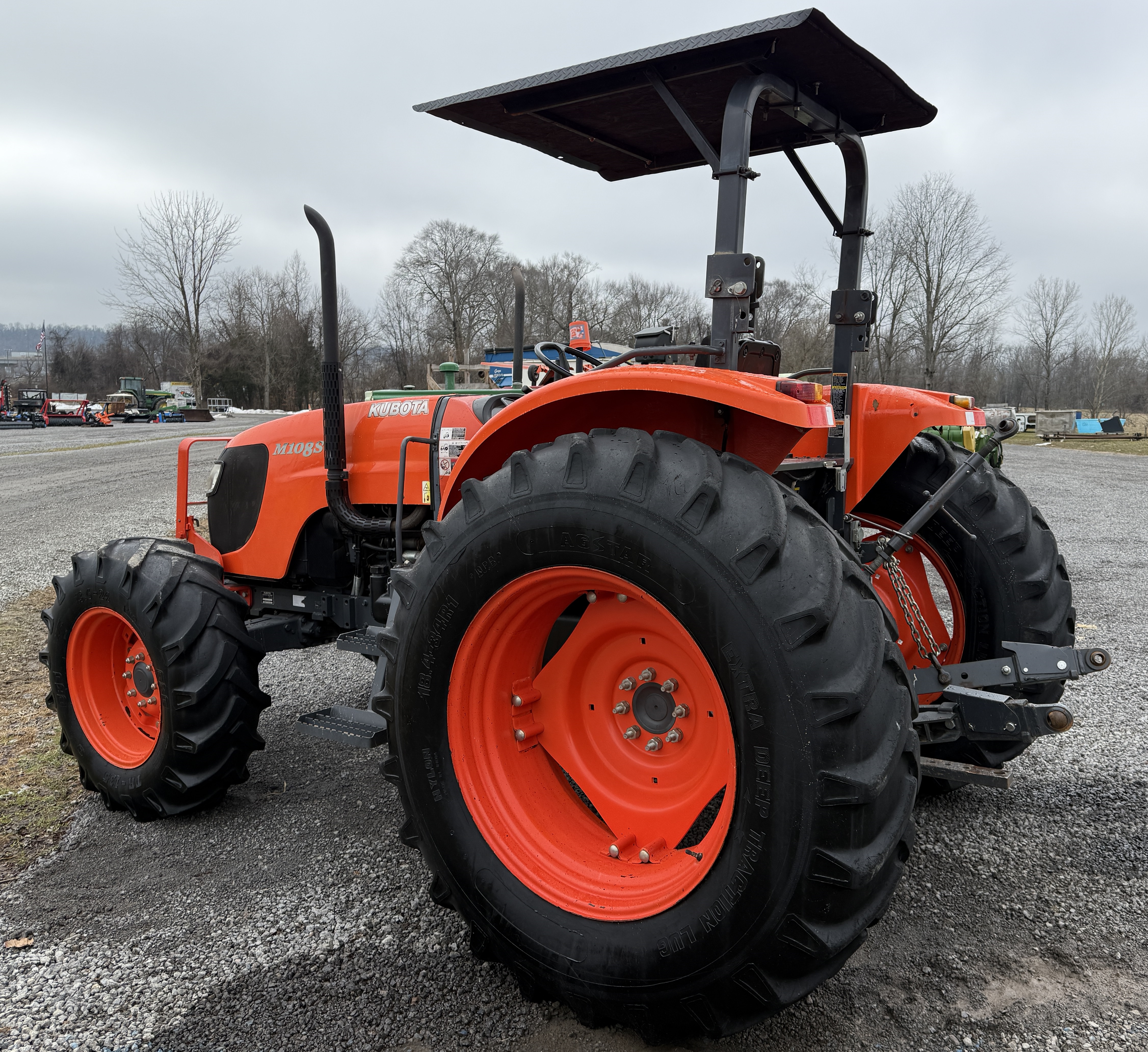 2014 KUBOTA M108S - Image 3