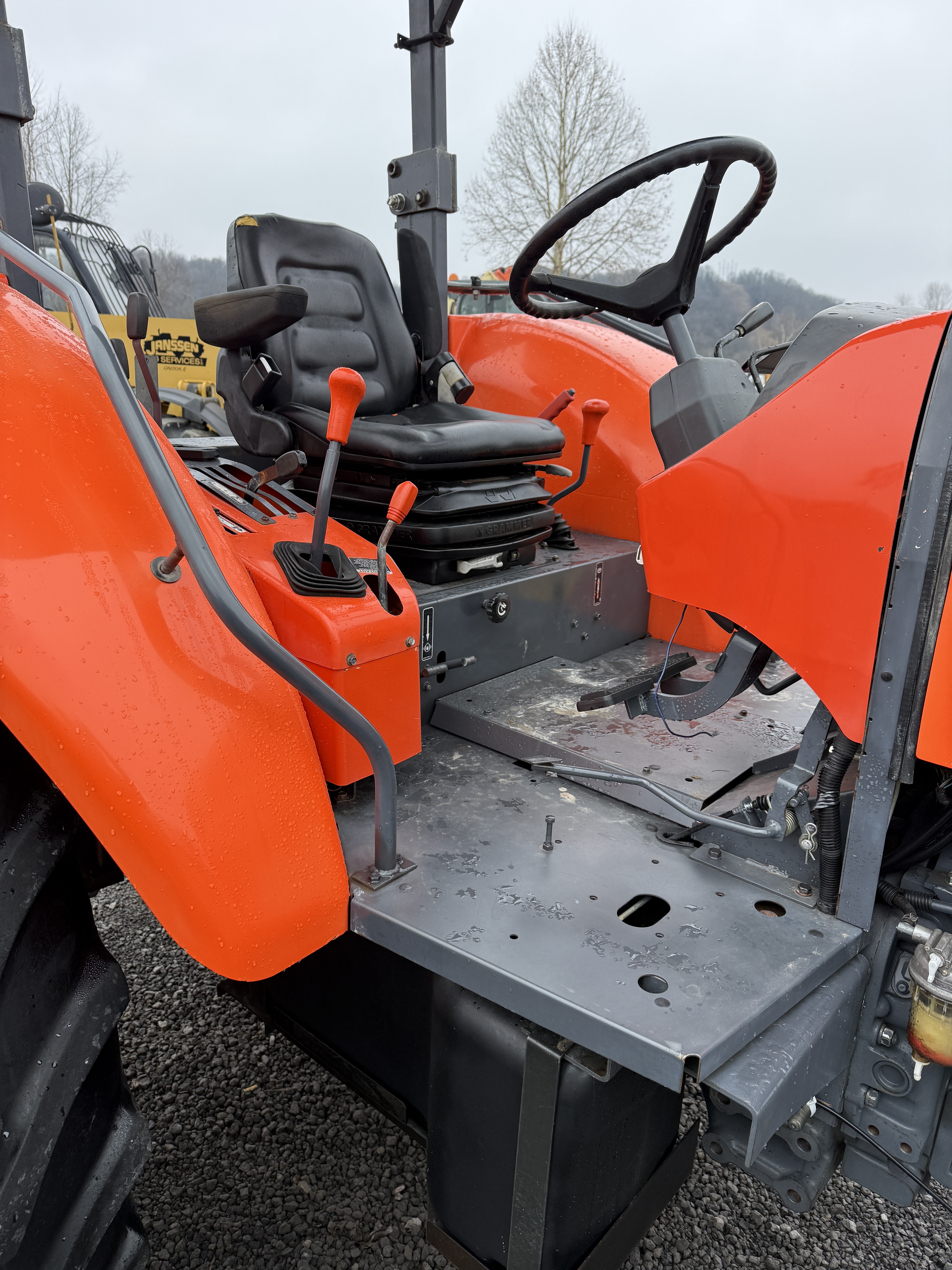 2014 KUBOTA M108S - Image 8