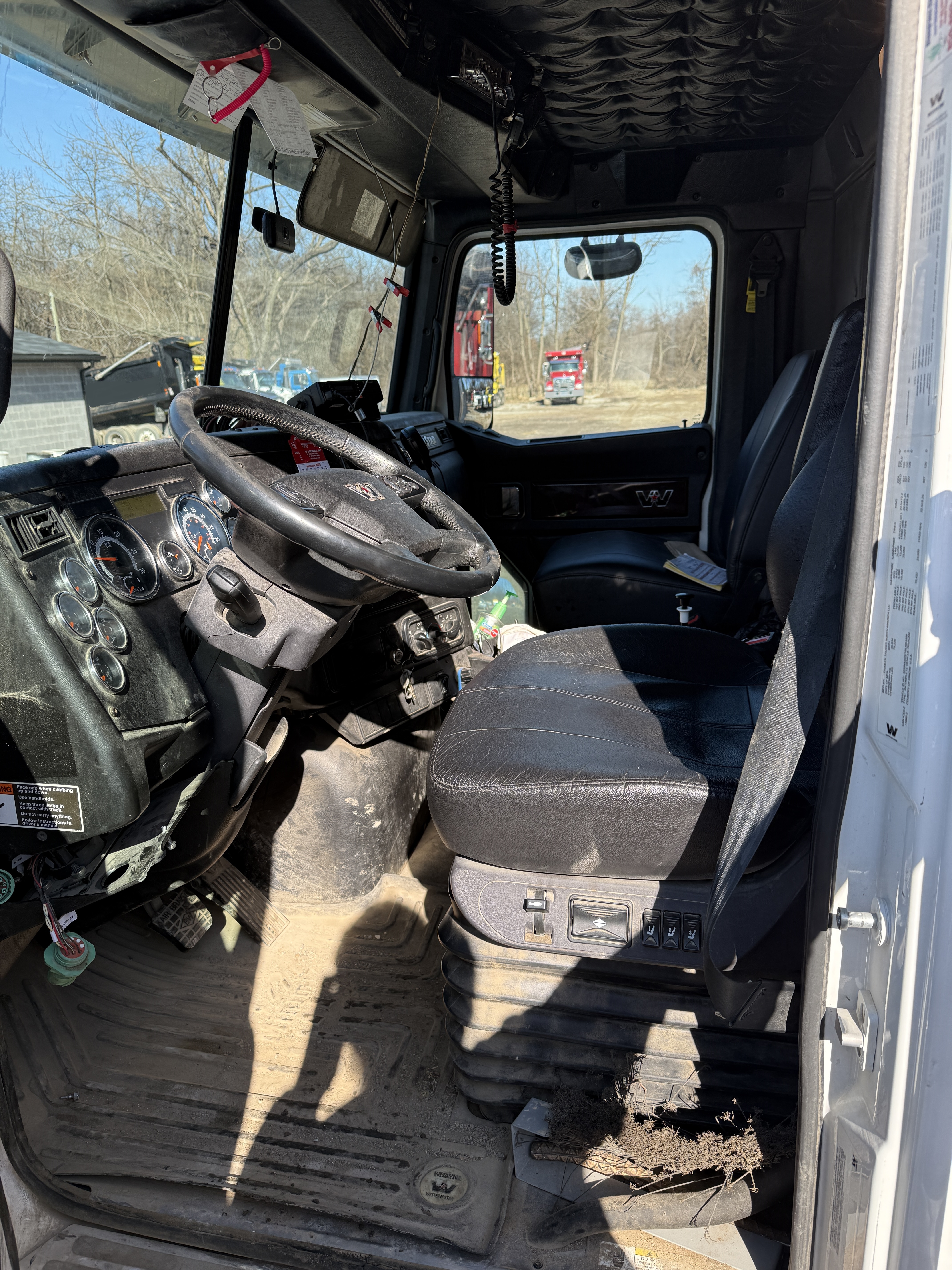 2022 WESTERN STAR 4700 SBA - view 10 of 23