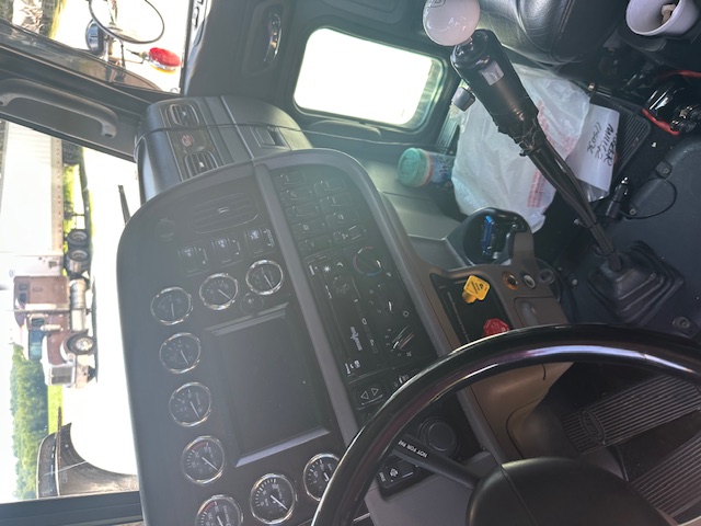 2020 PETERBILT 389 - view 8 of 22