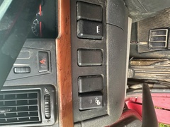 2011 VOLVO VNL 64T630 - Image 19