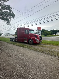 2011 VOLVO VNL 64T630 - Image 7