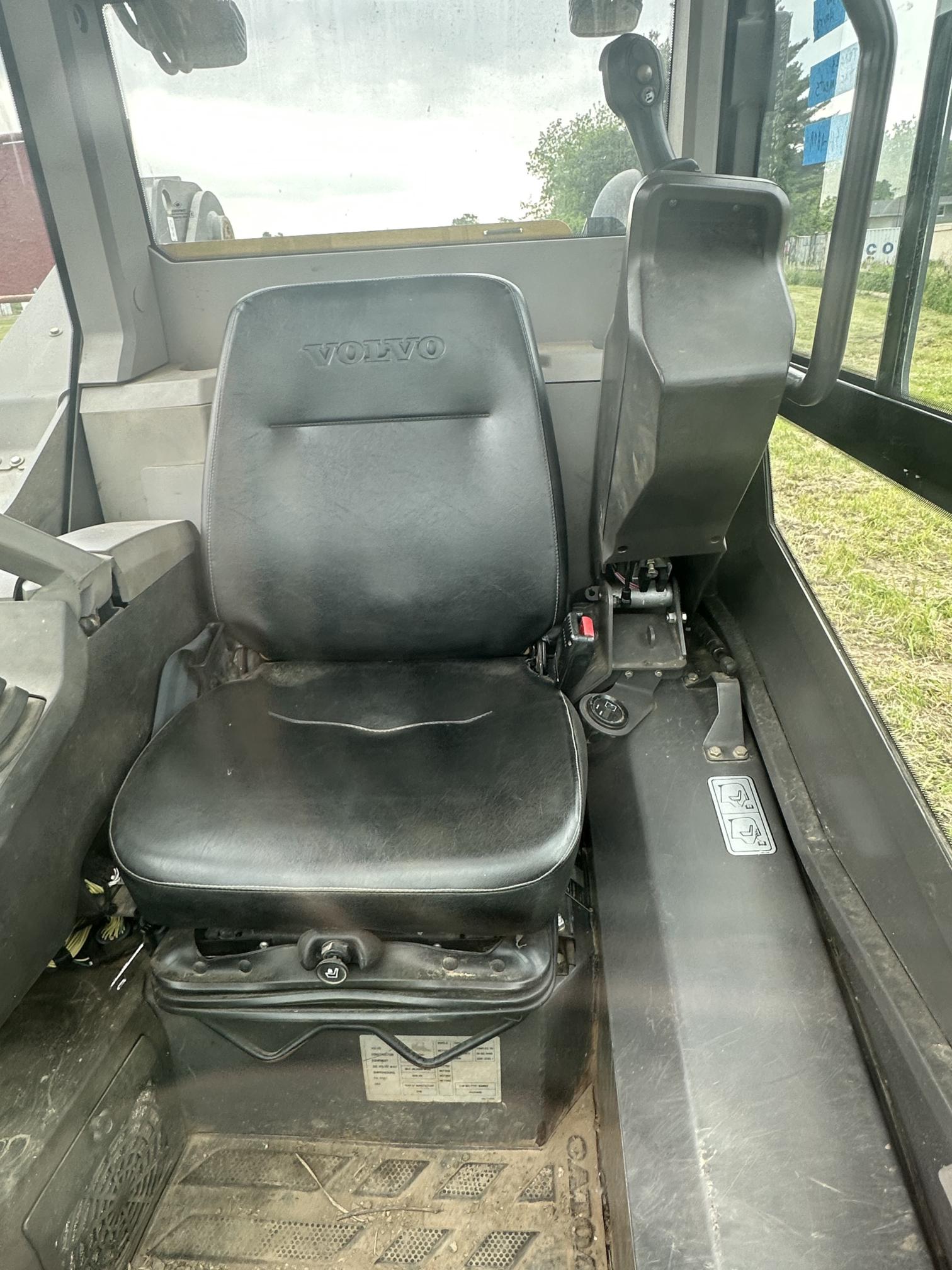 2018 VOLVO MCT135D - view 15 of 22