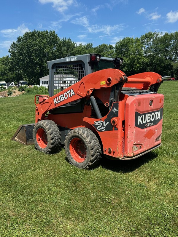 2017 KUBOTA SSV65