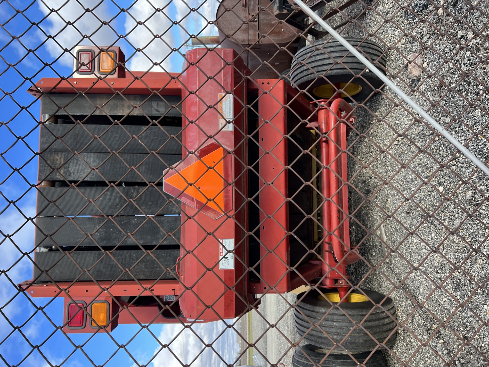 2004 NEW HOLLAND BR740 - view 4 of 14