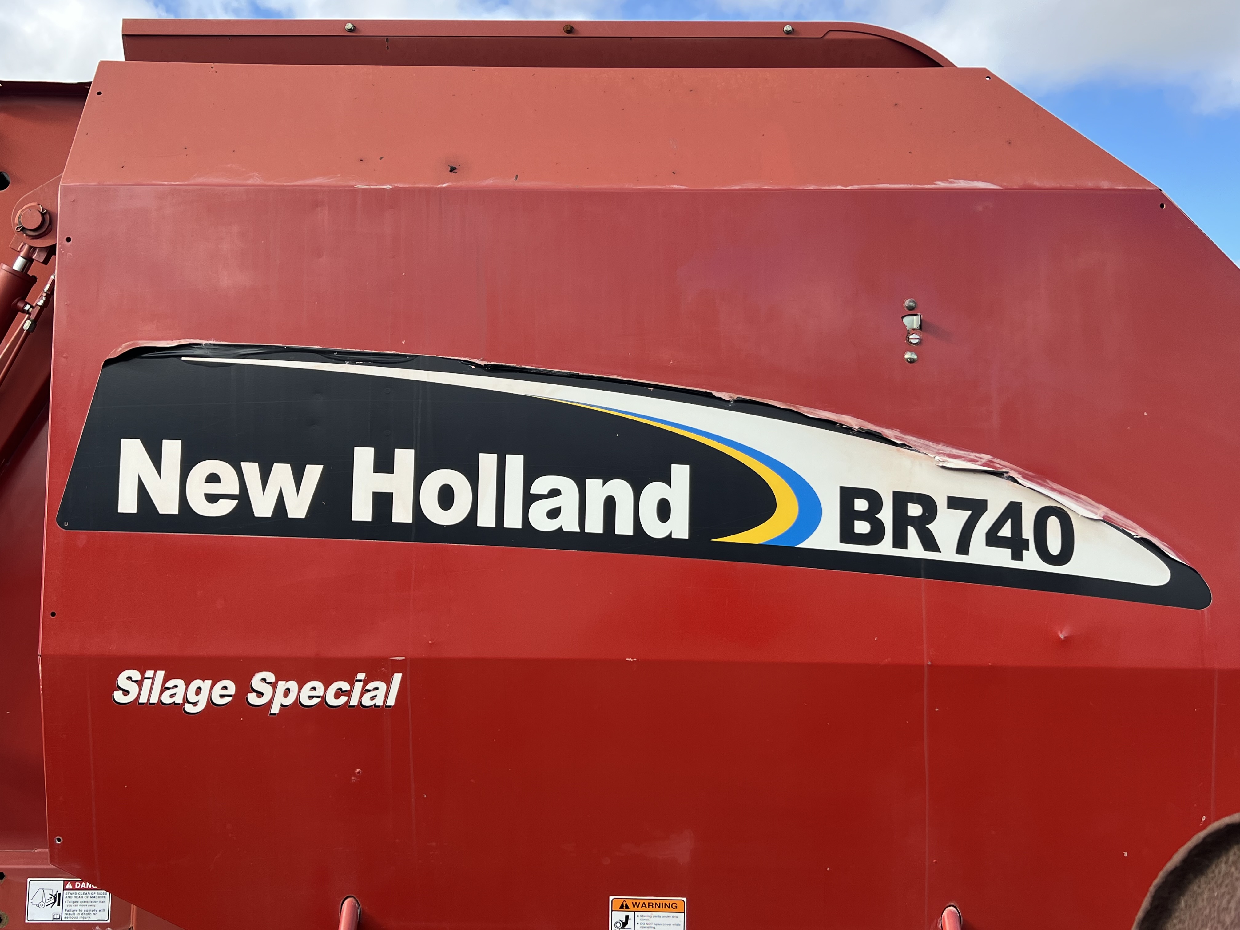 2004 NEW HOLLAND BR740 - Image 3