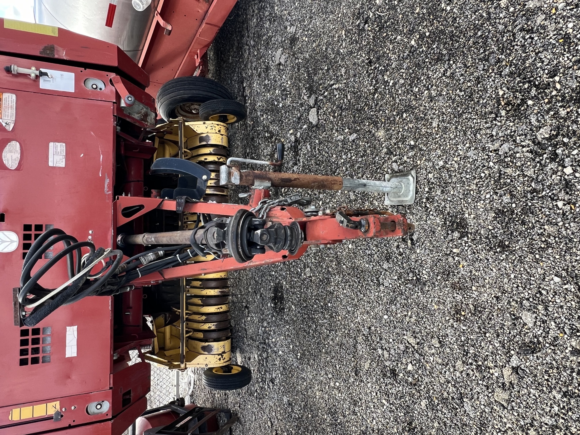 2004 NEW HOLLAND BR740 - Image 9