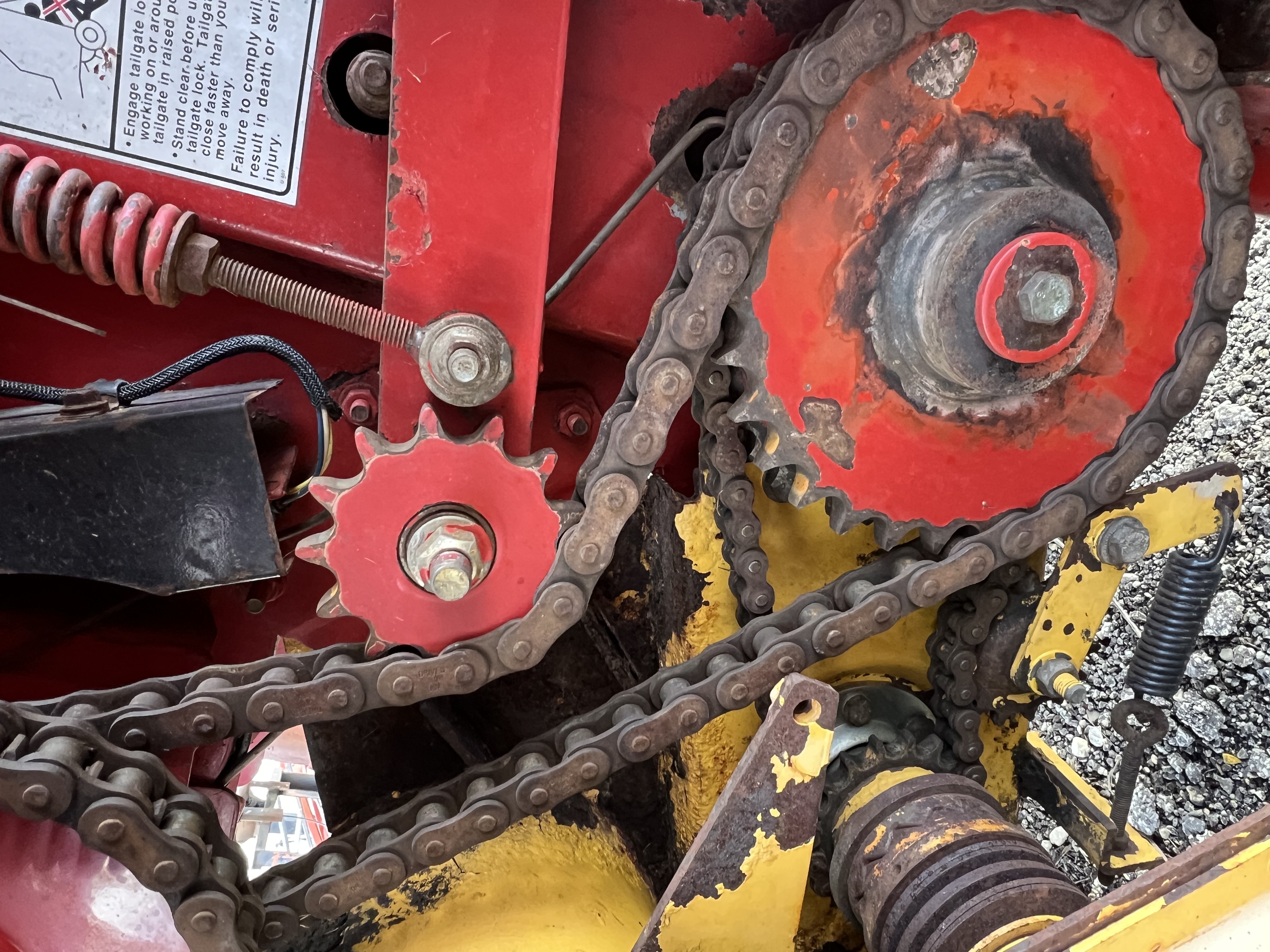 2004 NEW HOLLAND BR740 - Image 11