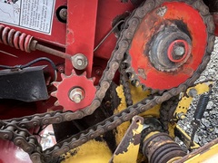 2004 NEW HOLLAND BR740 - Image 11