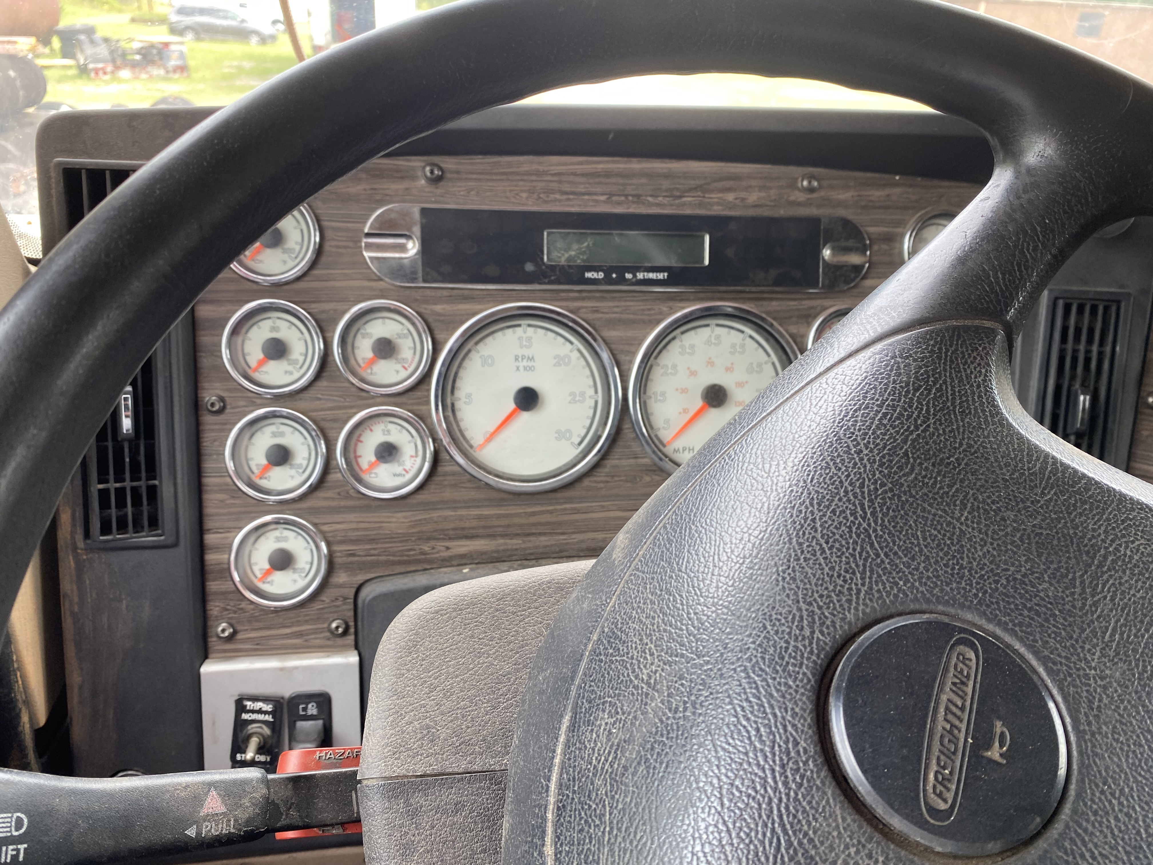 2013 FREIGHTLINER Coronado SD - view 9 of 19