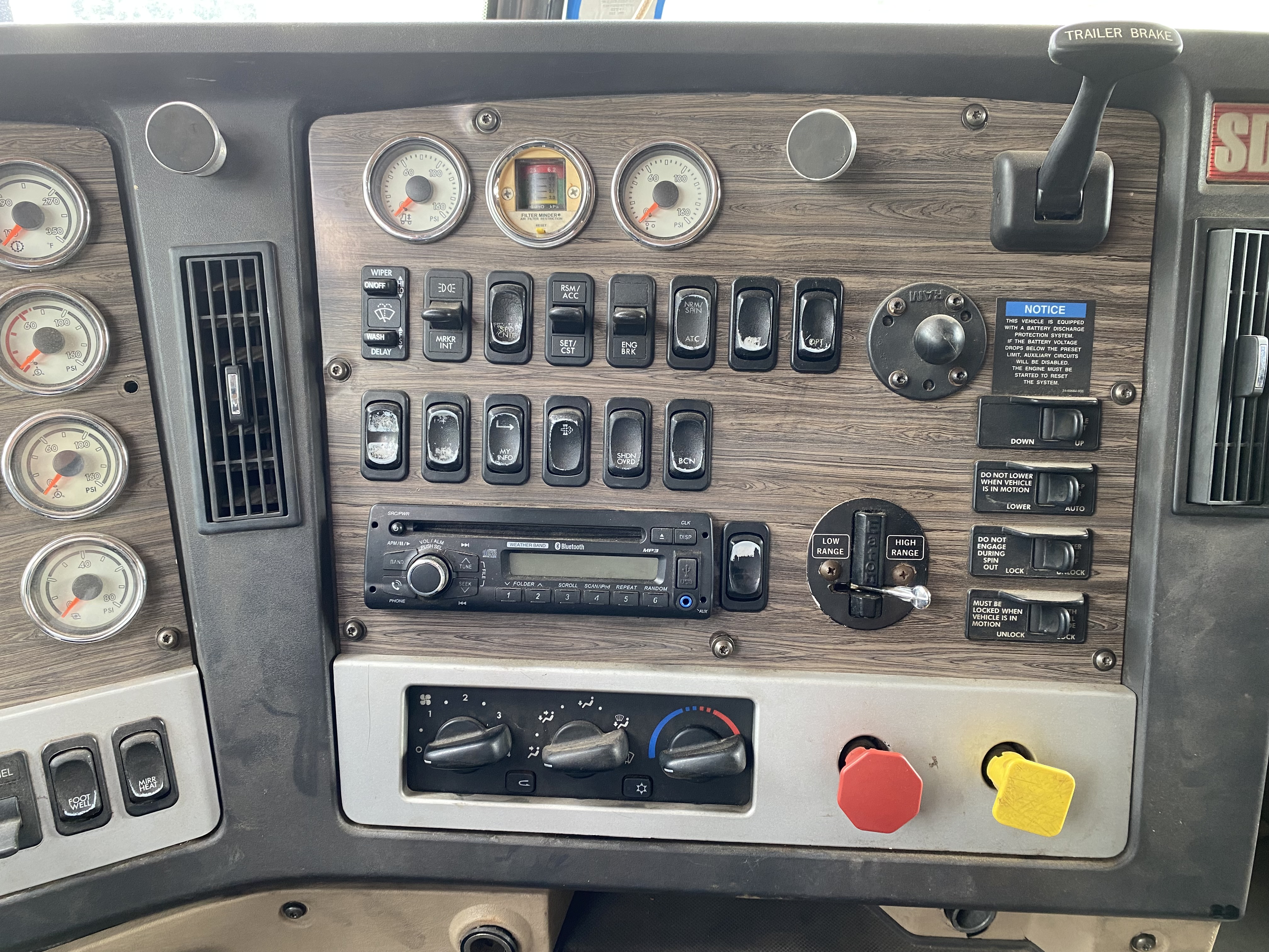 2013 FREIGHTLINER Coronado SD - view 10 of 19