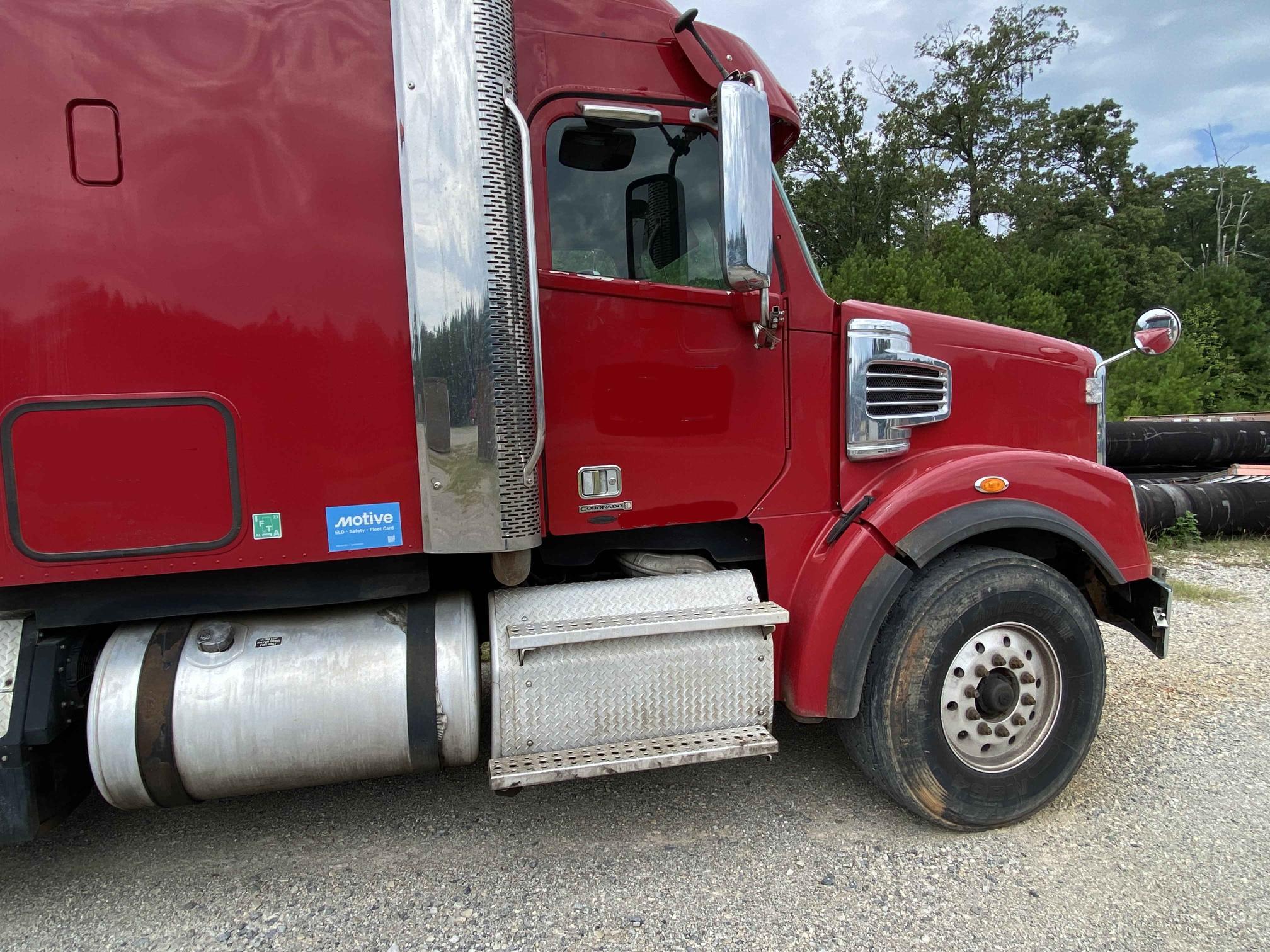 2013 FREIGHTLINER Coronado SD - view 5 of 19