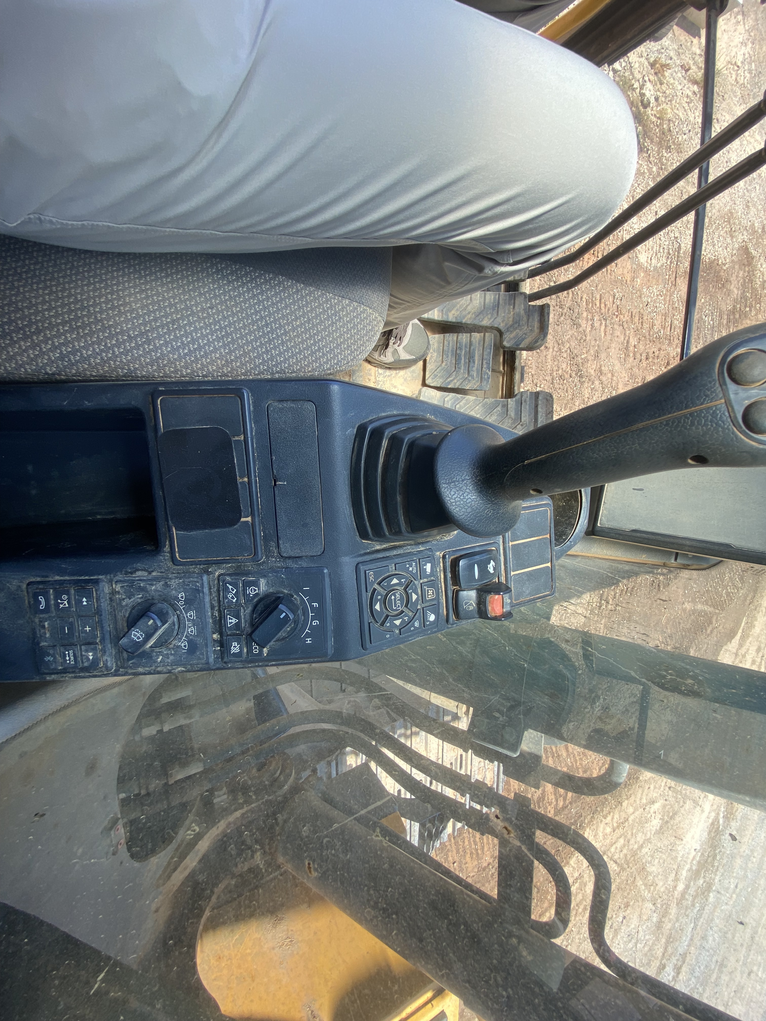 2016 VOLVO EC220E - Image 15