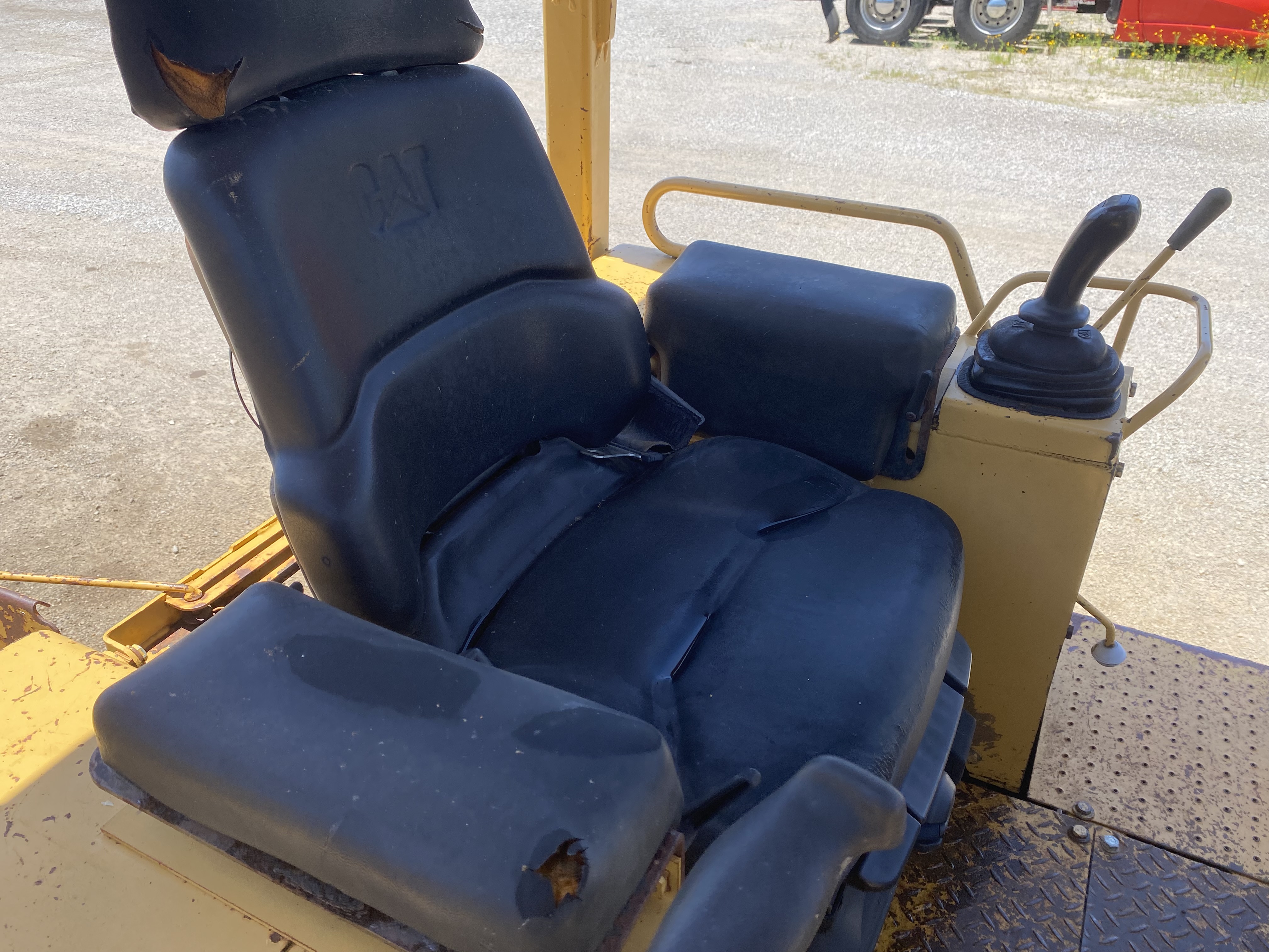 2000 CATERPILLAR D4C LGP III Hystat - view 6 of 9