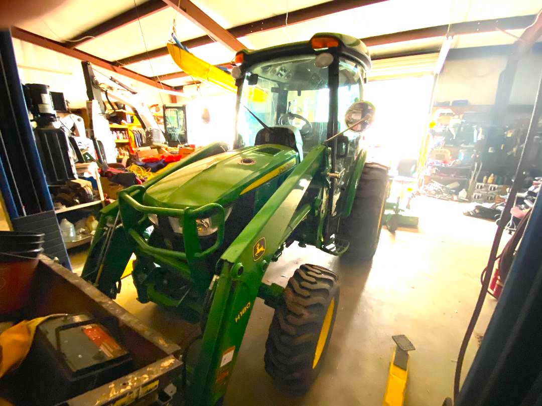 2017 JOHN DEERE 4052R