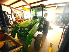 2017 JOHN DEERE 4052R - Image 1