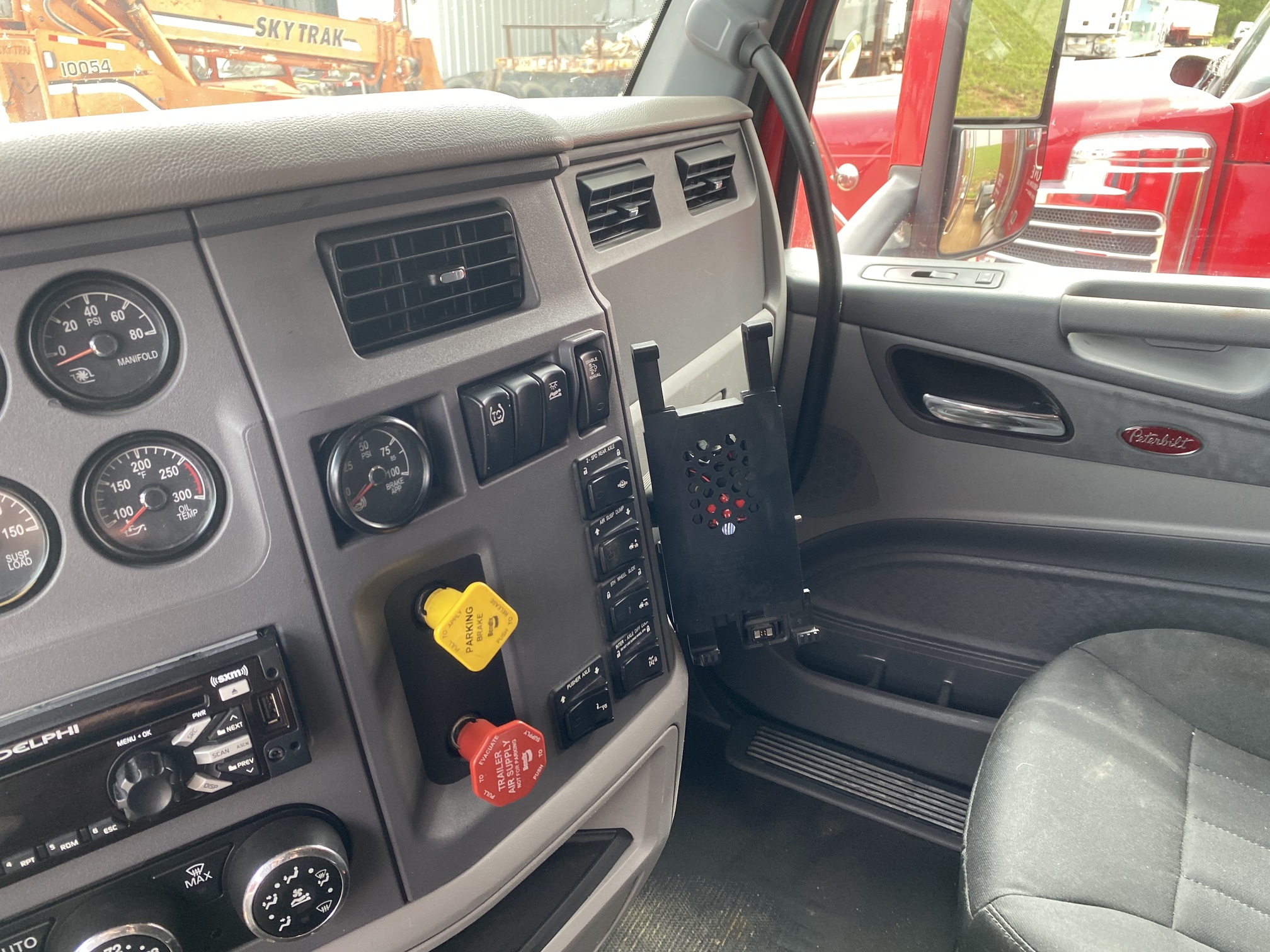 2017 PETERBILT 567 - Image 17