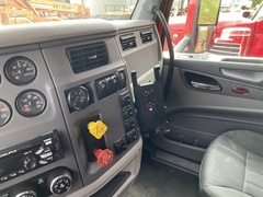 2017 PETERBILT 567 - Image 17