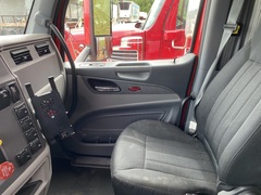 2017 PETERBILT 567 - Image 16