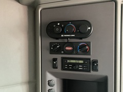 2017 PETERBILT 567 - Image 19