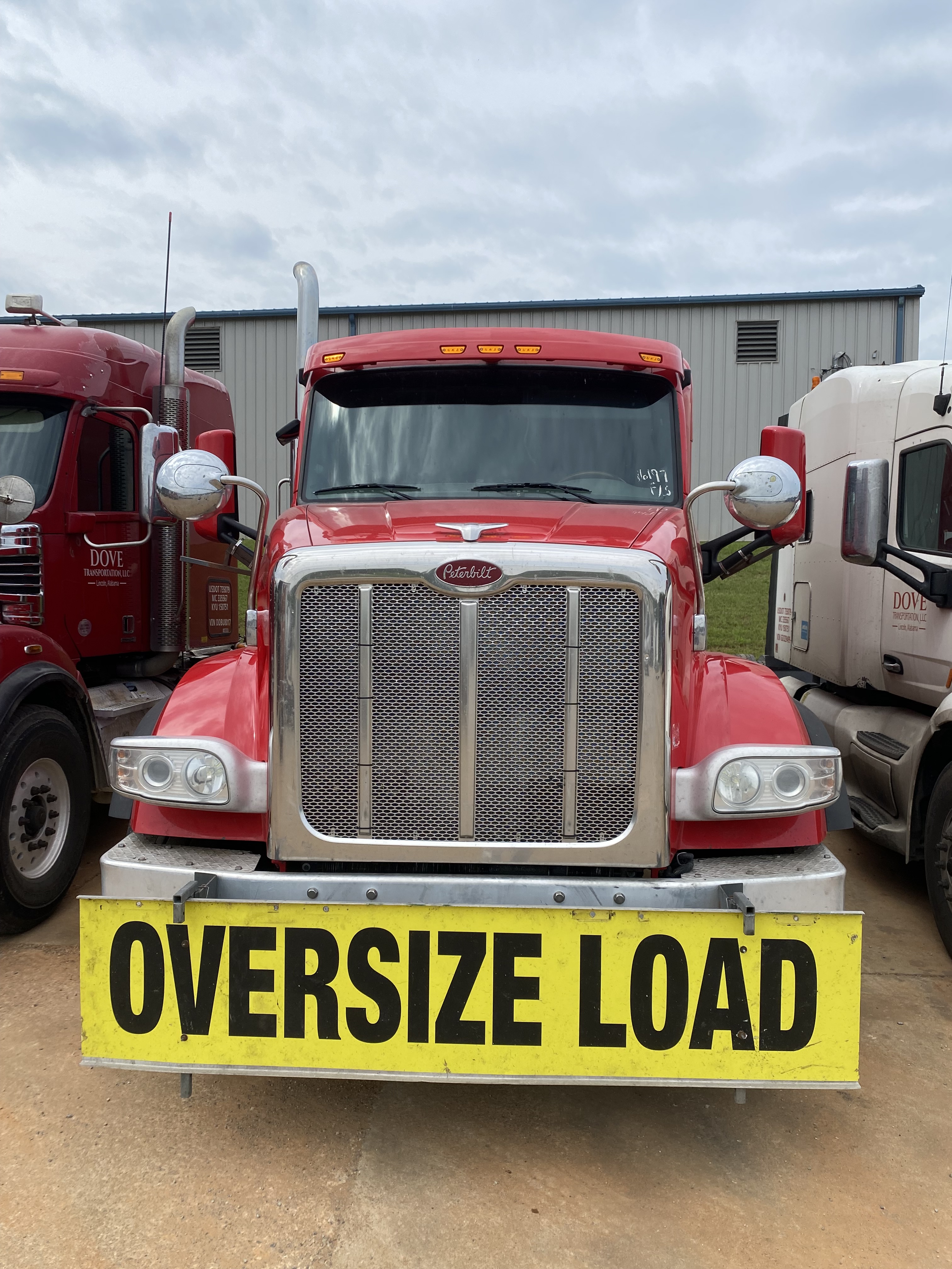 2017 PETERBILT 567 - Image 3