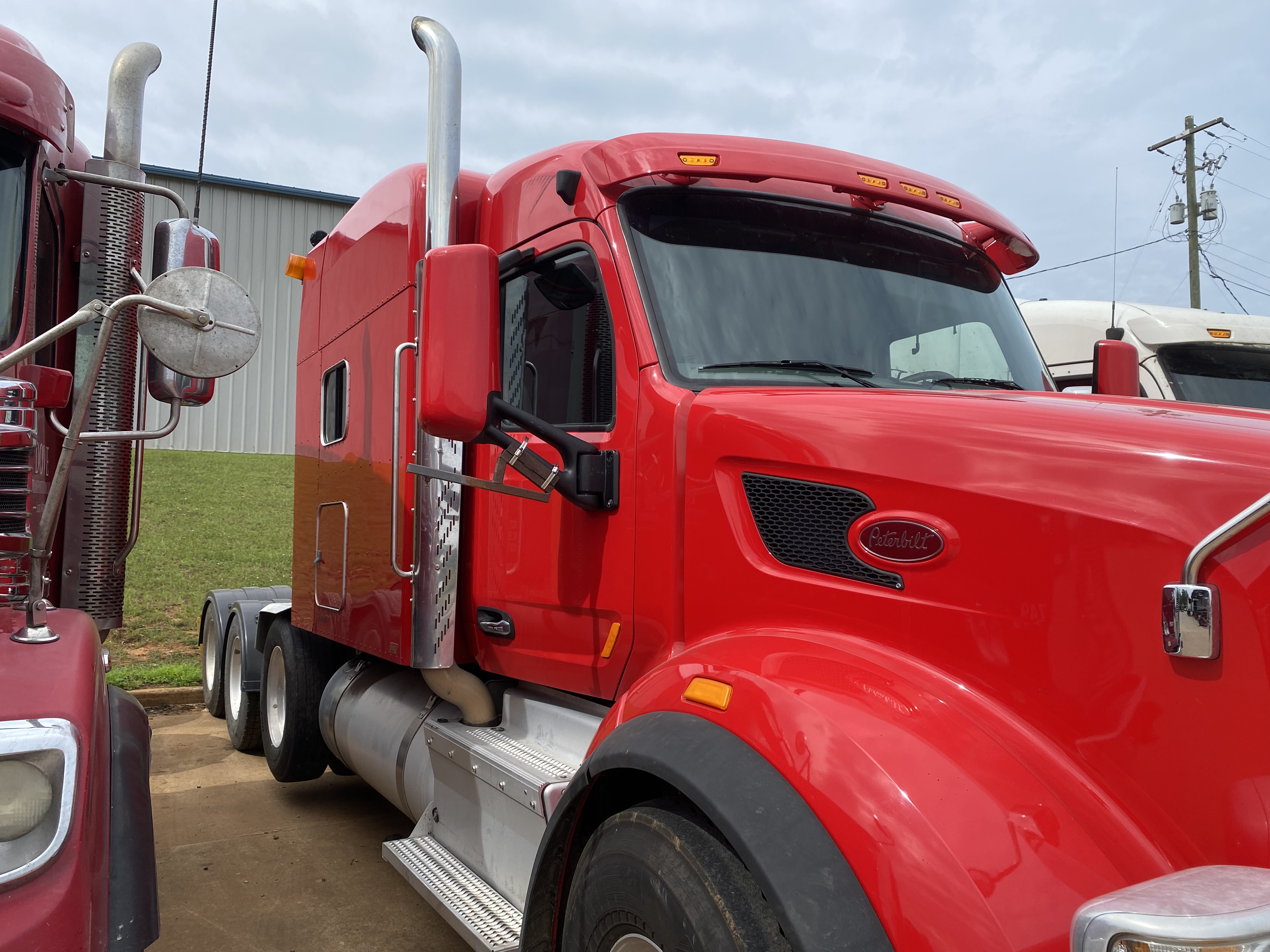 2017 PETERBILT 567 - Image 4