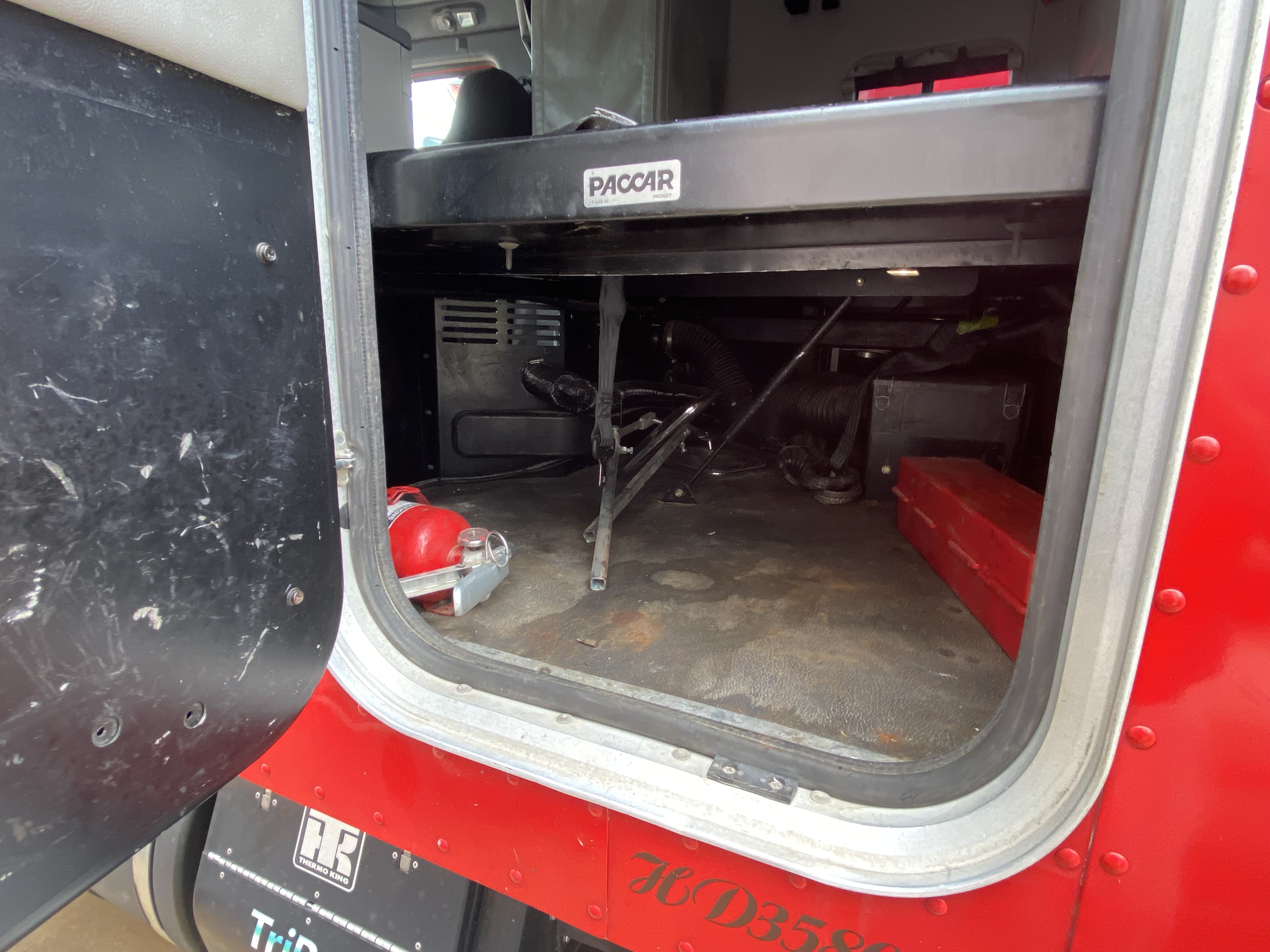 2017 PETERBILT 567 - Image 8