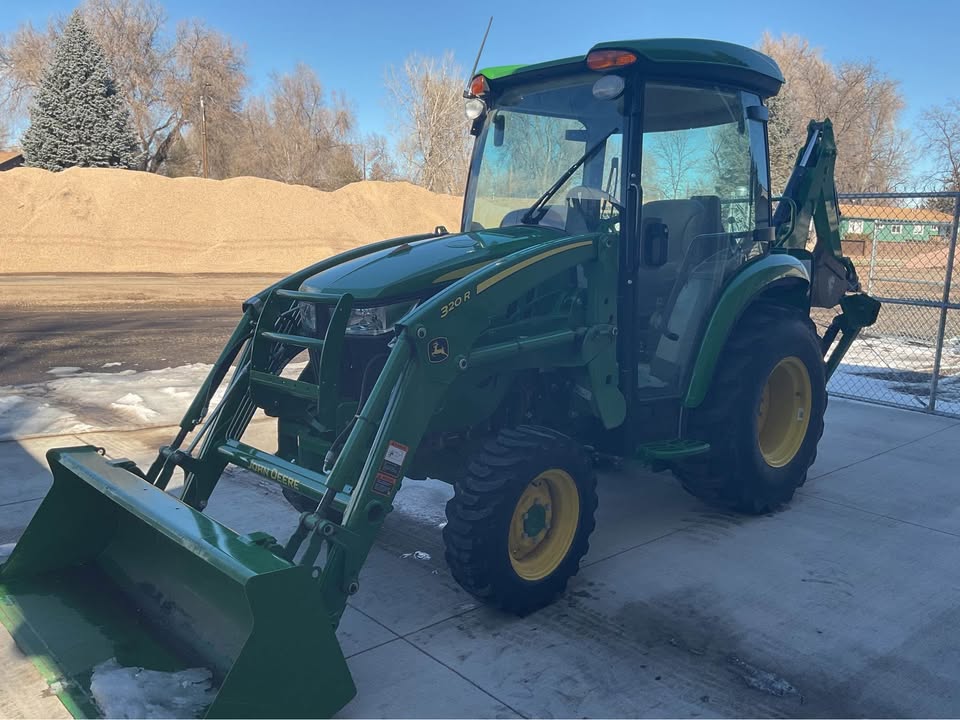 2022 JOHN DEERE 3046R compact - view 1 of 15