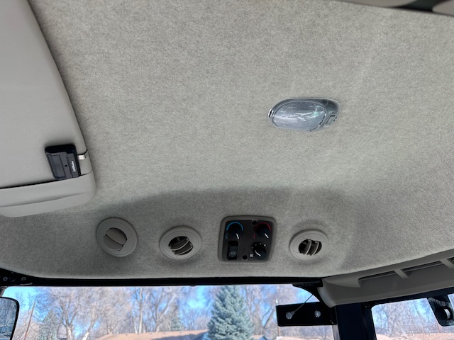 2022 JOHN DEERE 3046R compact - view 9 of 15