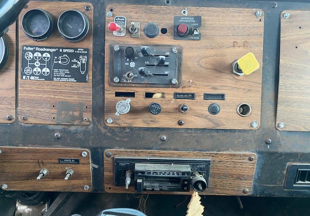 1985 AUTOCAR Tri-Axle - Image 12