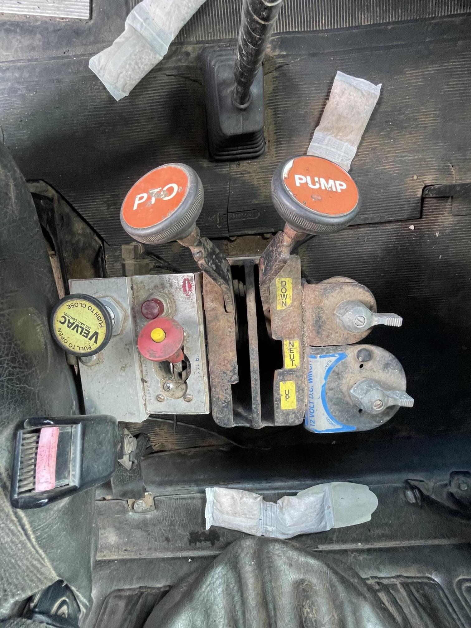 1995 MACK RD688S - Image 27