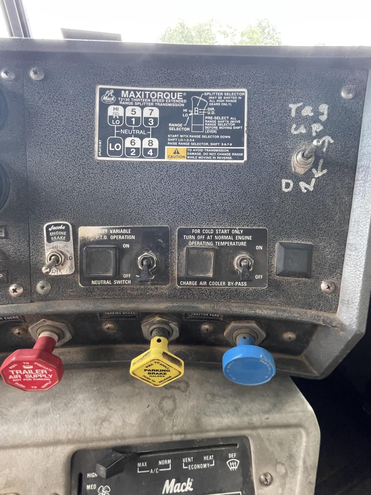 1995 MACK RD688S - Image 25