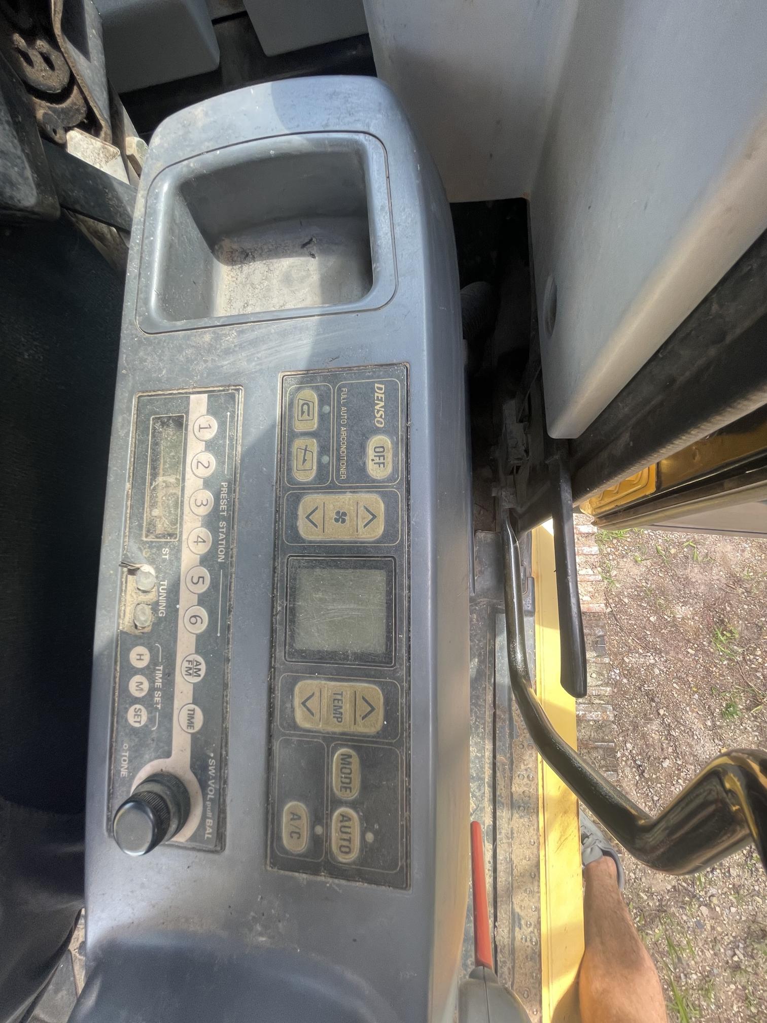 2003 KOMATSU PC200 LC7 - view 20 of 29