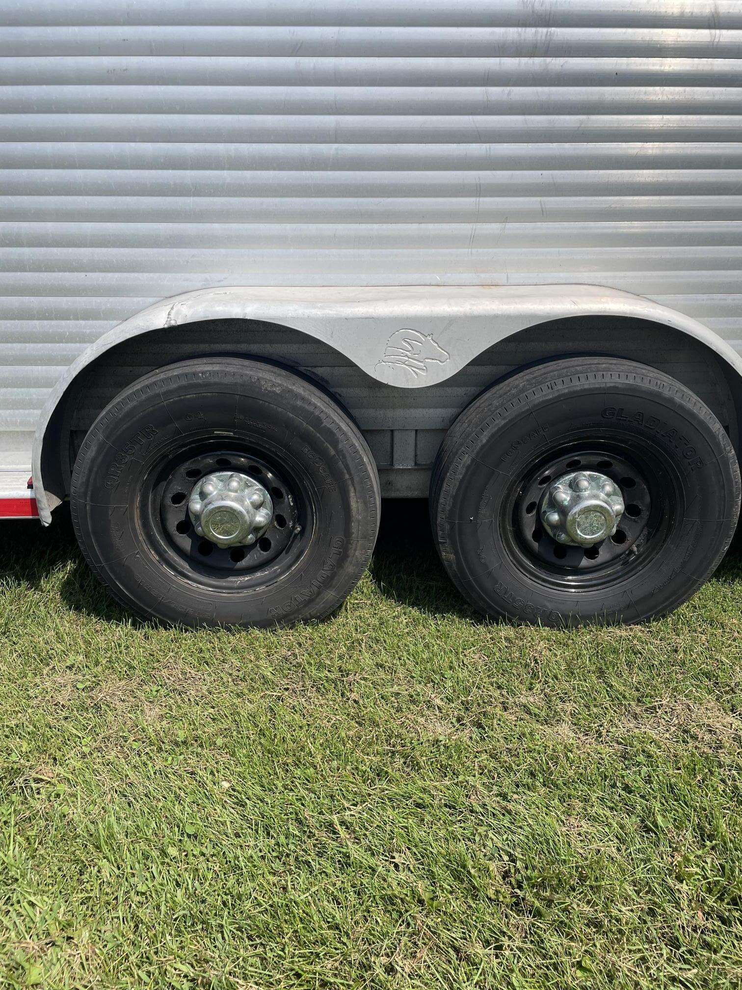 2000 SOONER 27 foot 20x6.95 Ranch GN - view 2 of 16