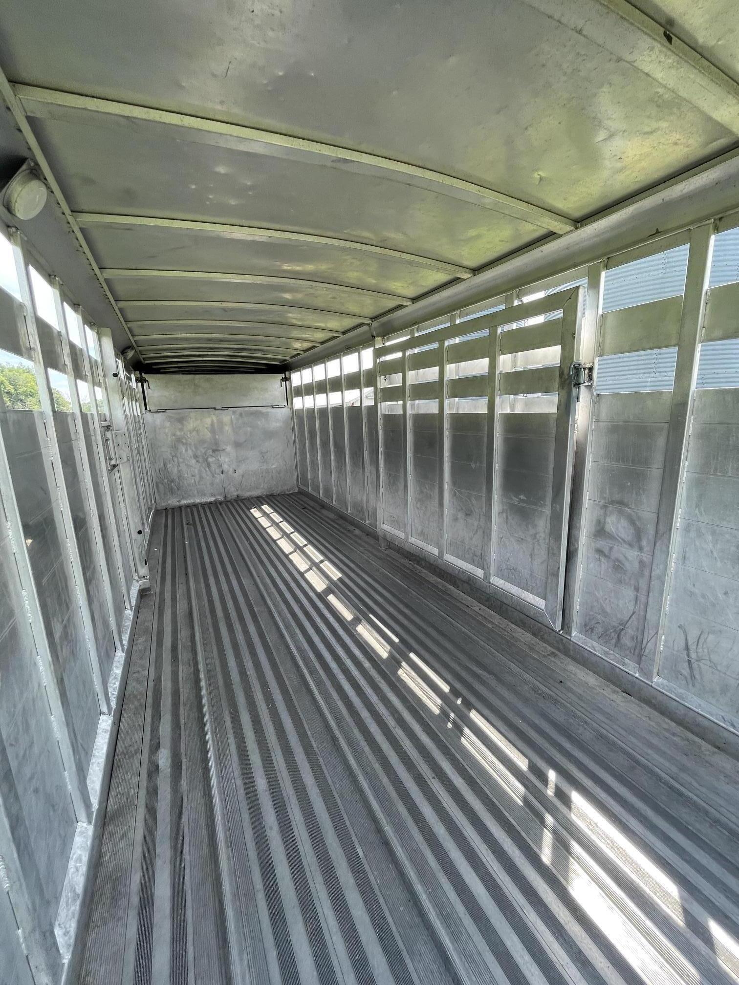 2000 SOONER 27 foot 20x6.95 Ranch GN - Image 14