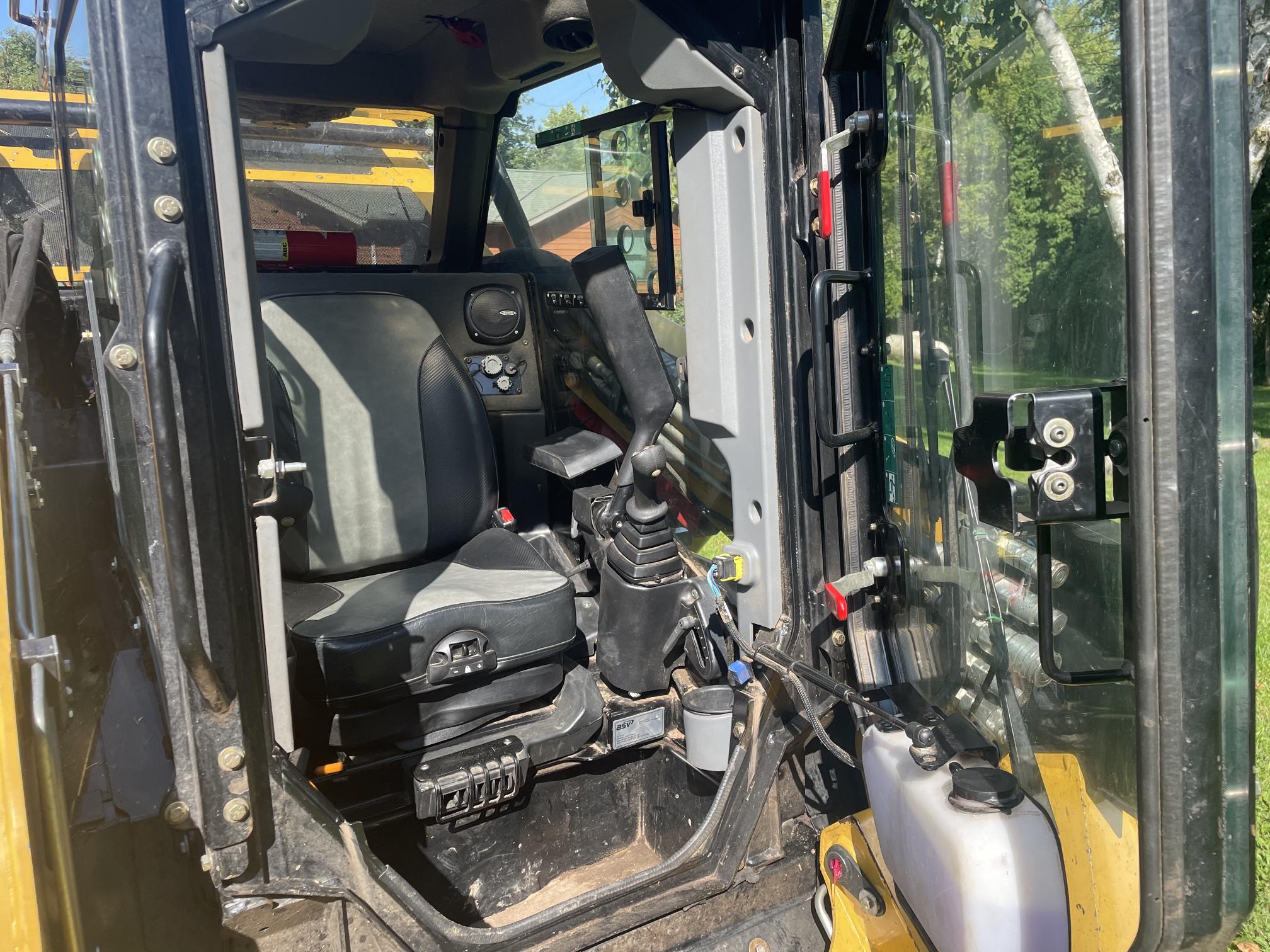 2023 ASV RT135F - view 14 of 25