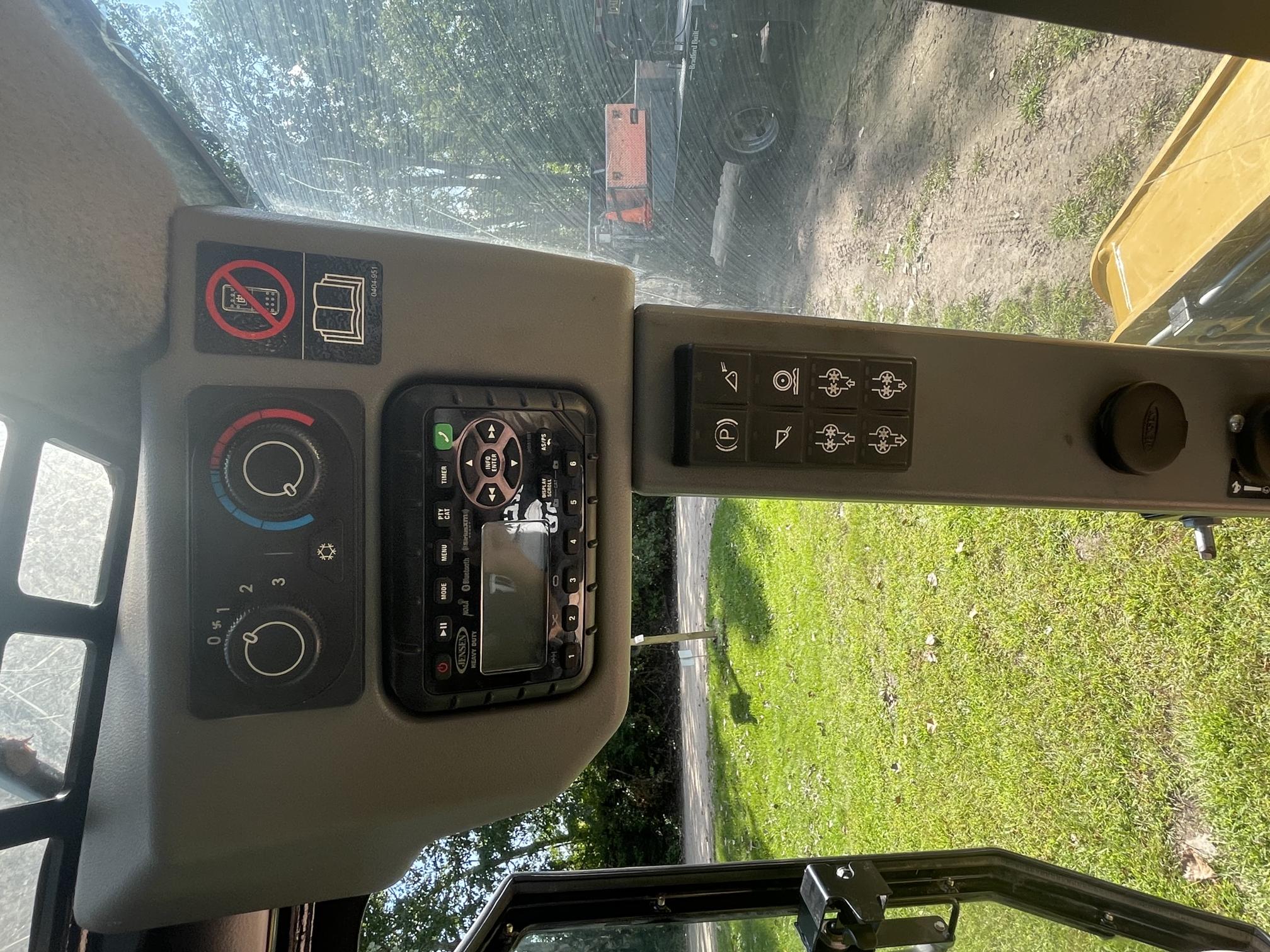 2023 ASV RT135F - view 18 of 25