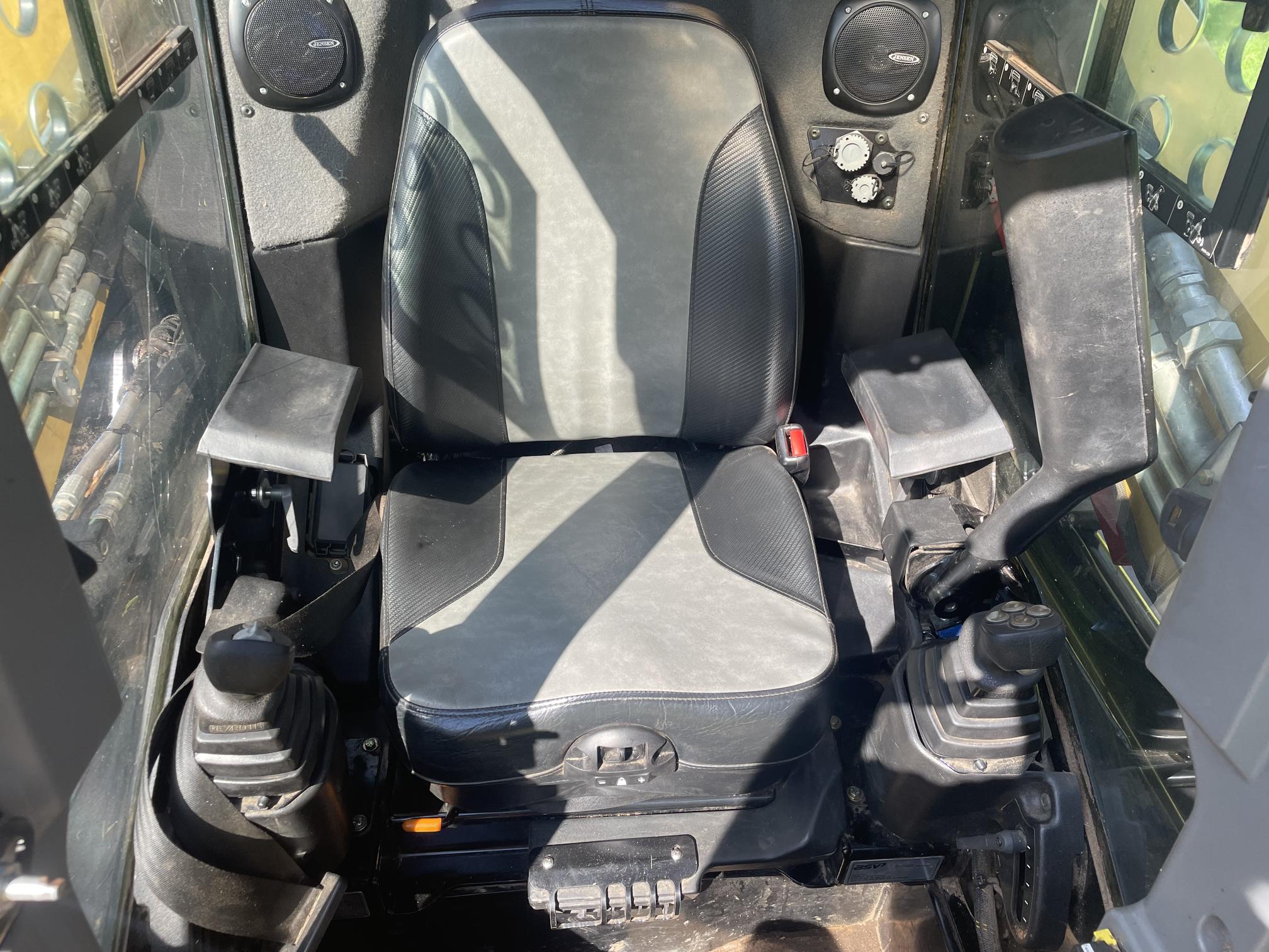 2023 ASV RT135F - Image 16