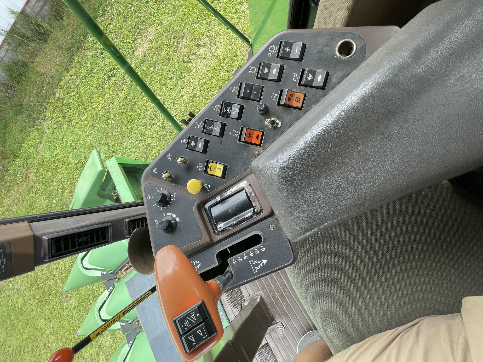 1996 JOHN DEERE 9500 Sidehill combine - Image 32