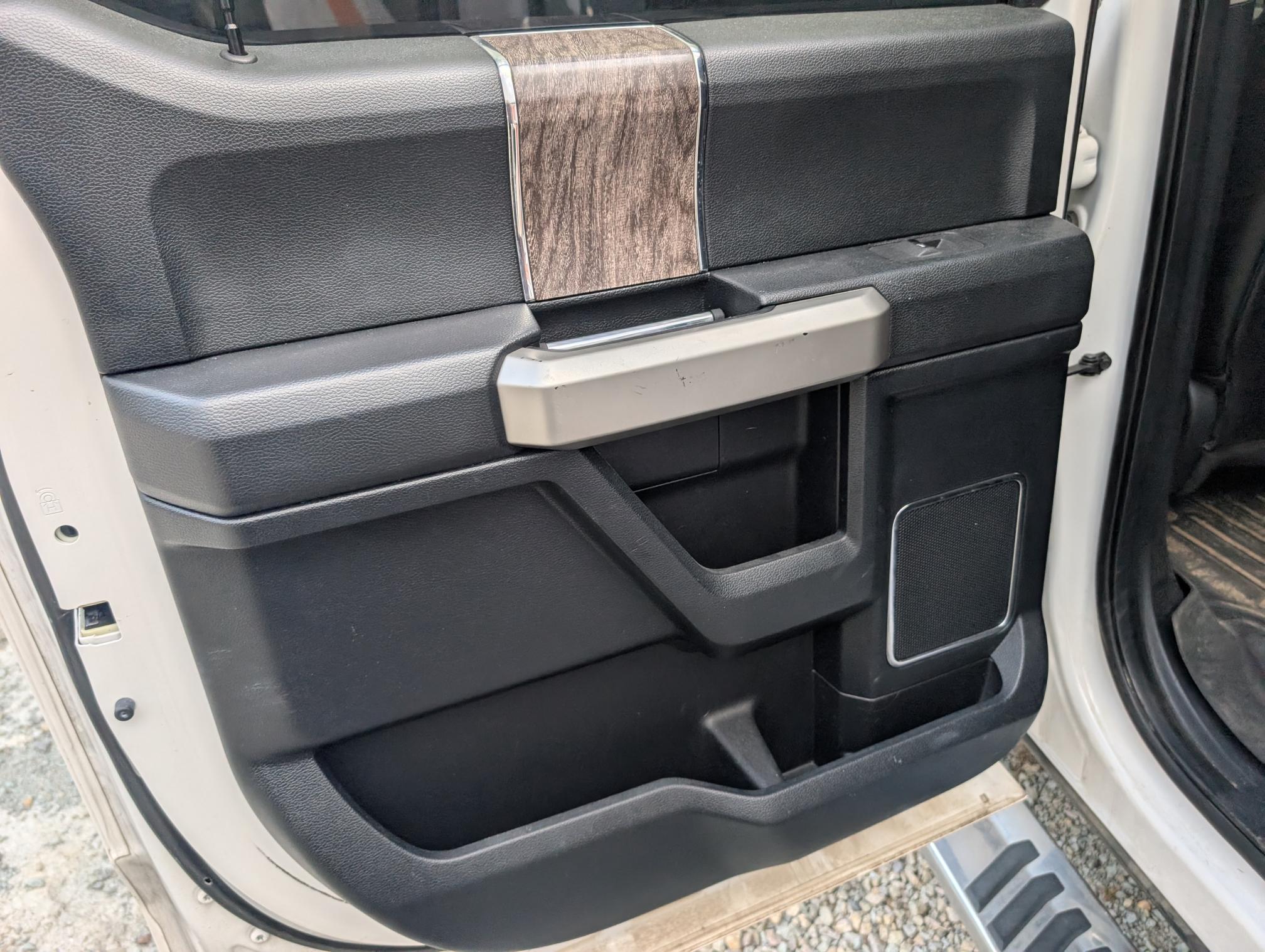 2017 FORD F250 Lariat - Image 13