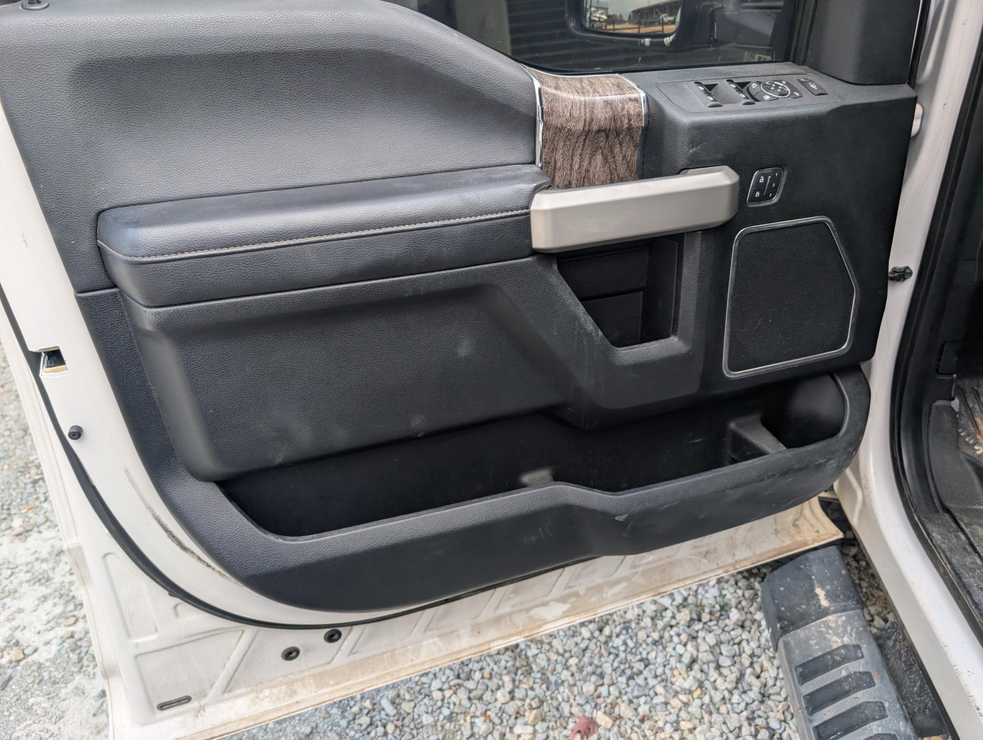 2017 FORD F250 Lariat - Image 16